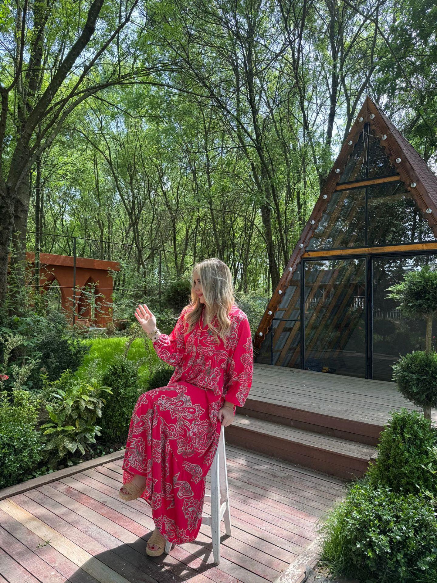 KATLEYA MODEL KIRMIZI DESENLİ ELBİSE