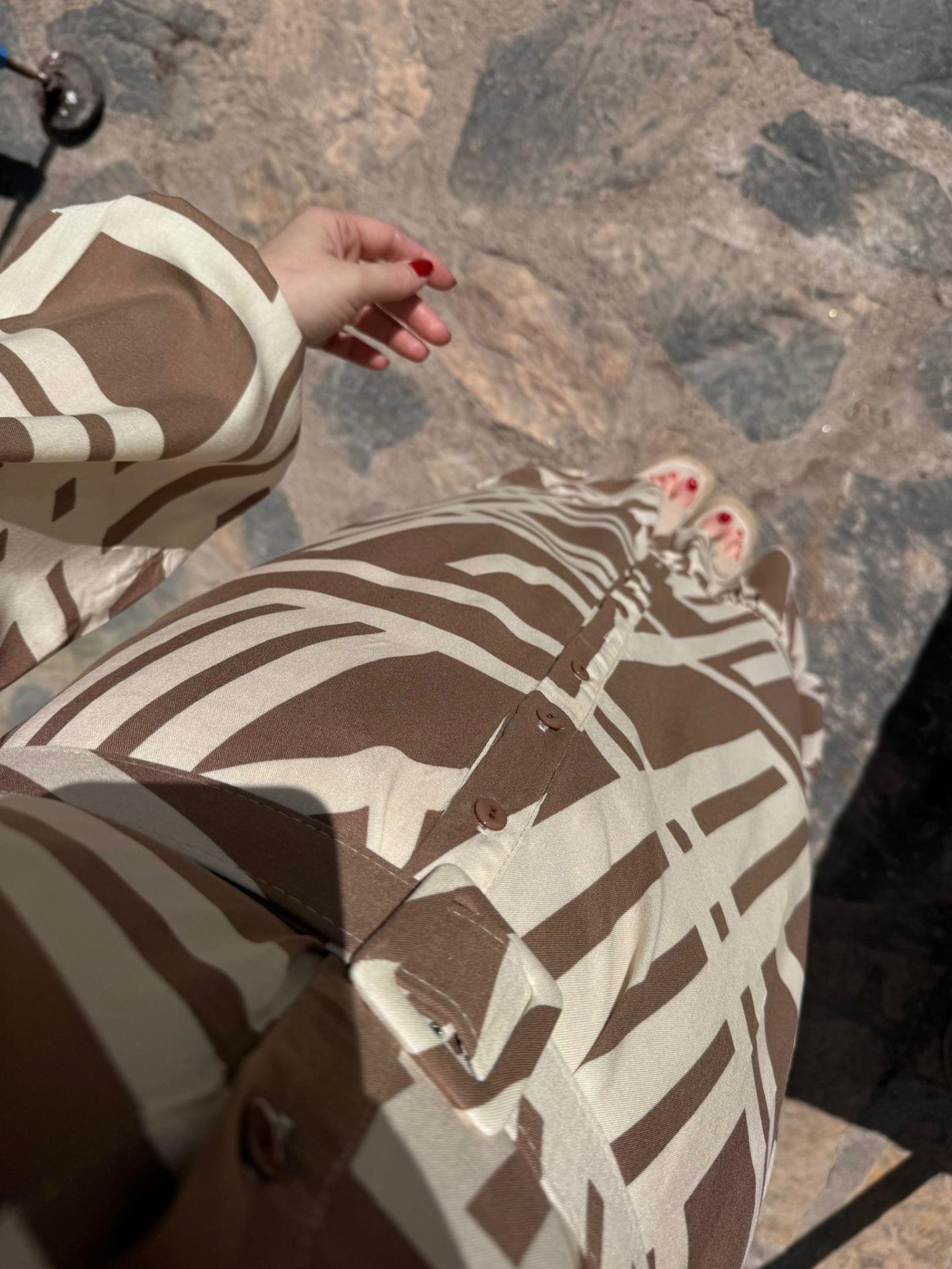 KEMERLİ BEJ PAMUK VİSKON DÜĞMELİ ELBİSE