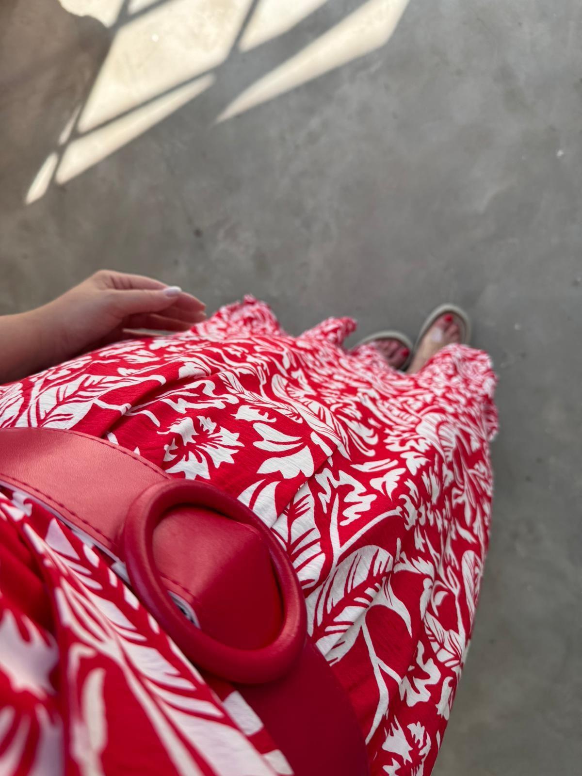 KEMERLİ DESENLİ MODEL KIRMIZI ELBİSE