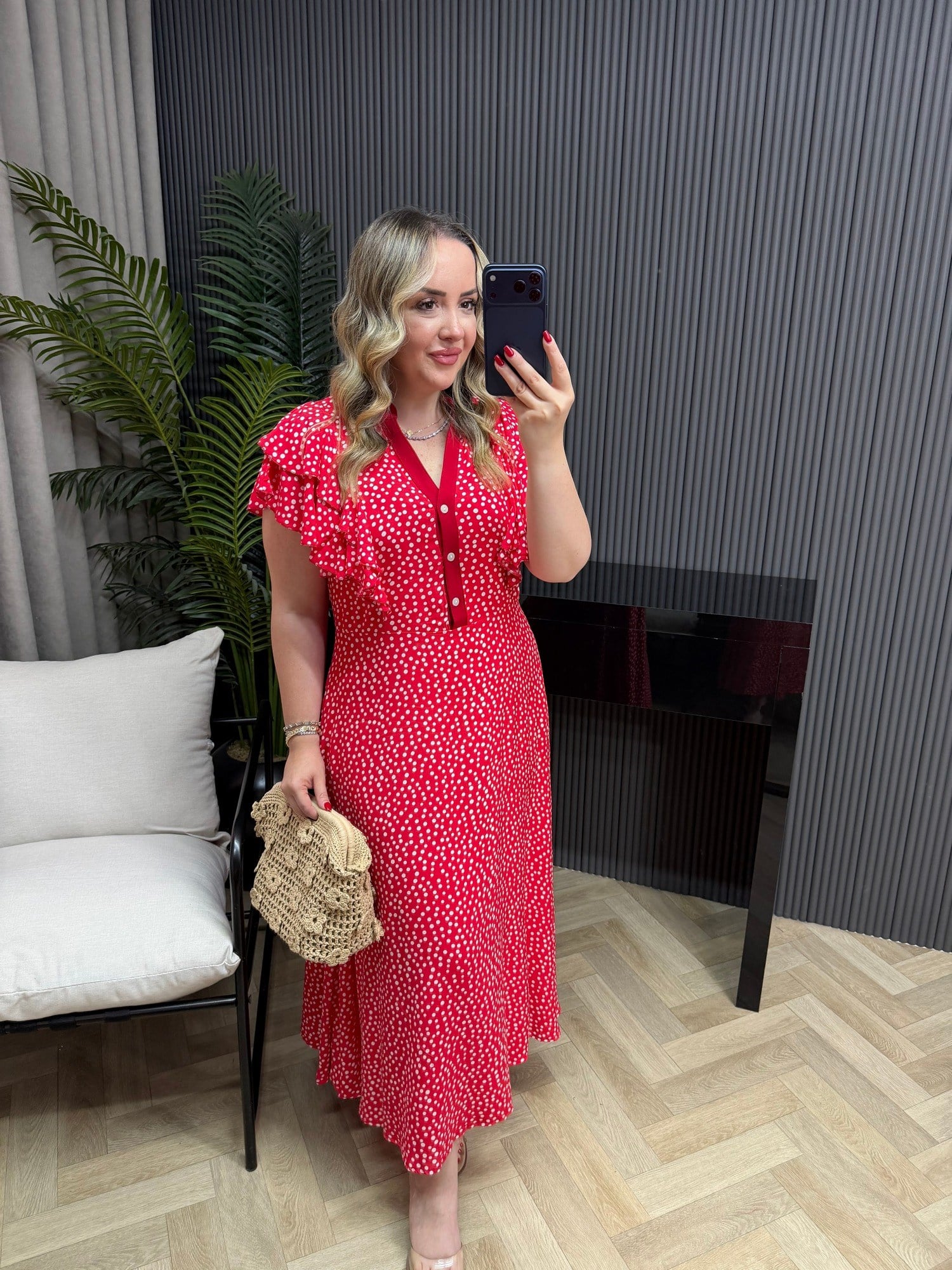 Kolu Fırfır ve Düğme Detaylı Maxi Puantiye Elbise Kırmızı