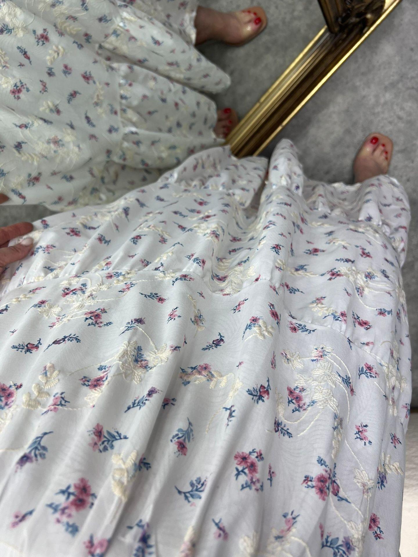 LADY PEMBE MAVİ ÇİÇEKLİ ELBİSE
