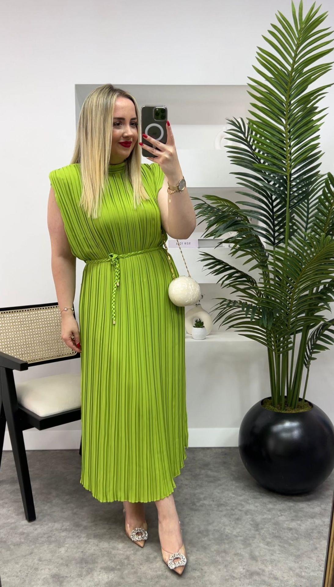 LİNA PİLİSE ÖRGÜ KEMERLİ ELBİSE FISTIK YEŞİL