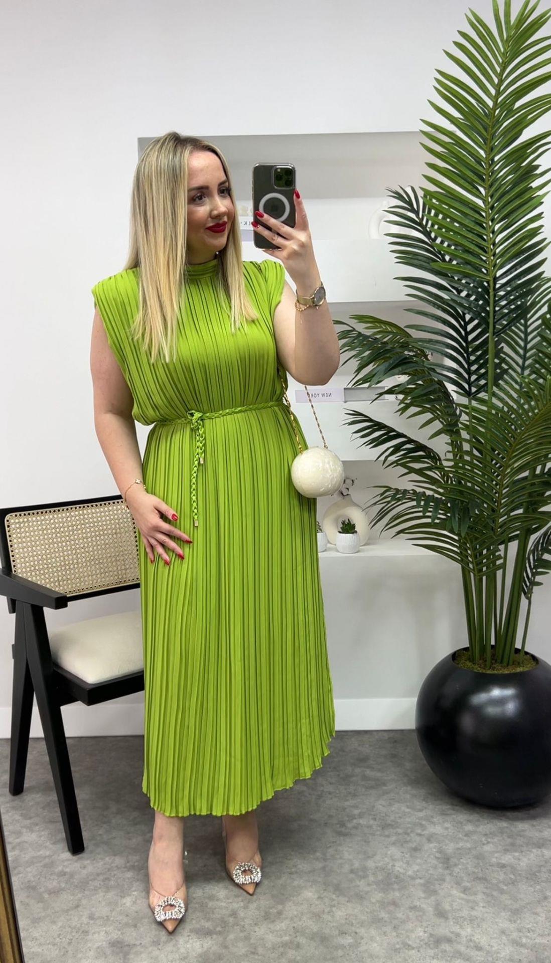 LİNA PİLİSE ÖRGÜ KEMERLİ ELBİSE FISTIK YEŞİL