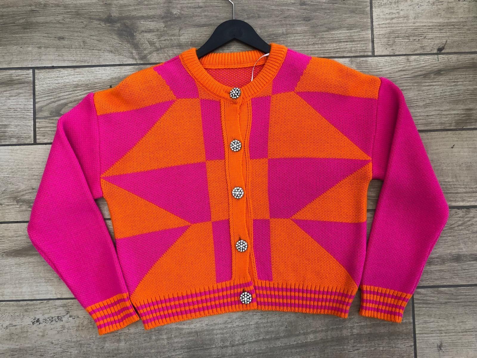 MARKA MODEL PEMBE TAŞ DÜĞMELİ HİRKA