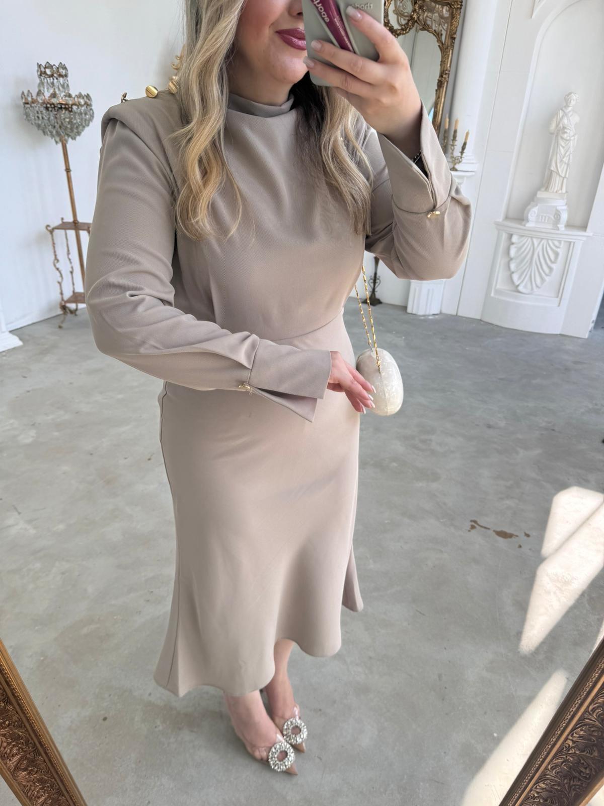 MARLEY VATKALI BEL OTURTMALI GOLD DÜĞME DETAYLI BEJ ELBİSE