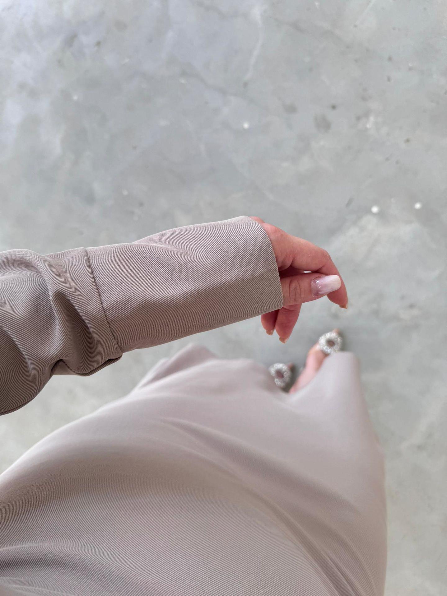 MARLEY VATKALI BEL OTURTMALI GOLD DÜĞME DETAYLI BEJ ELBİSE