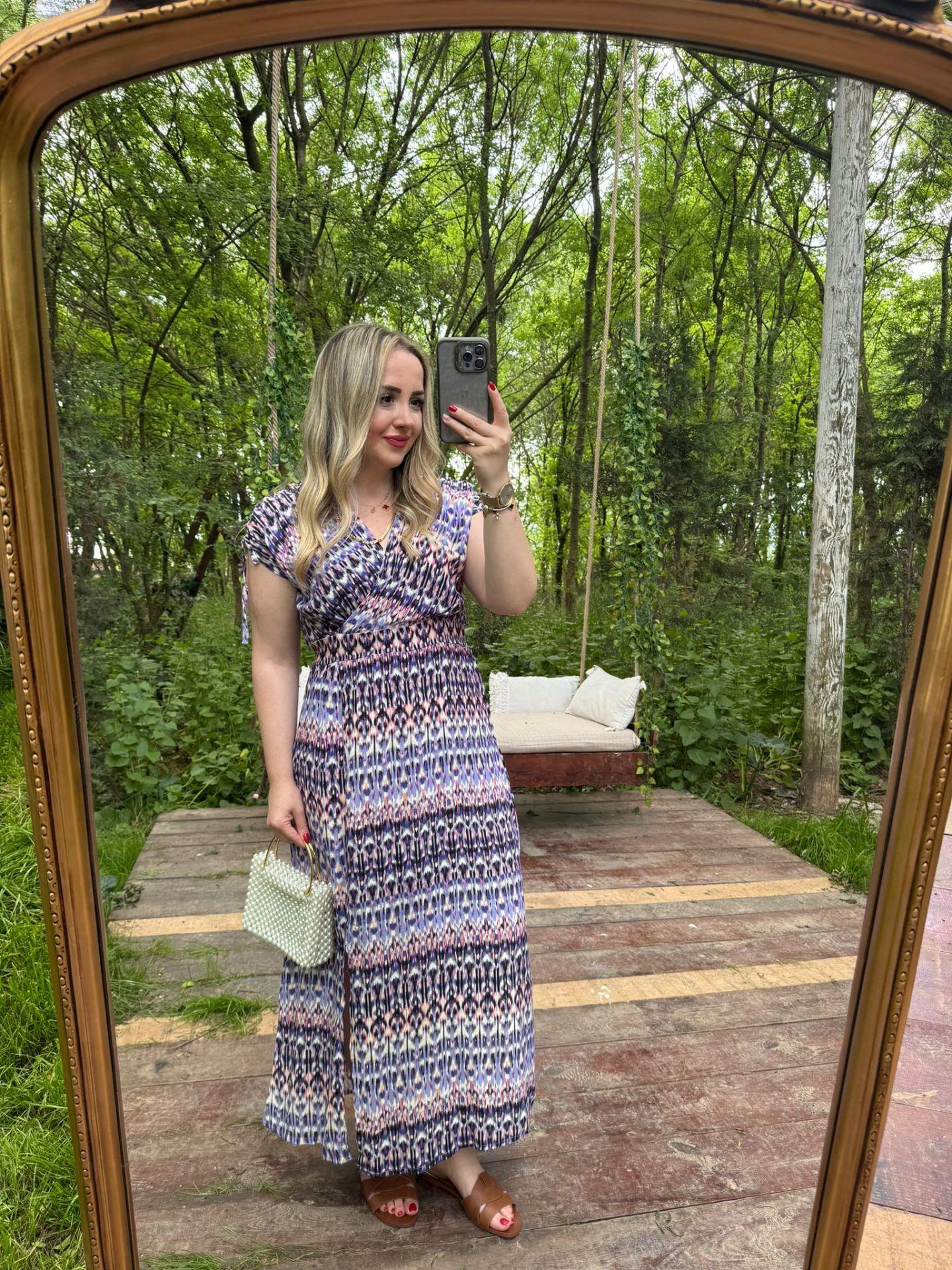 MOR DESENLİ KOL DETAYLI ELBİSE