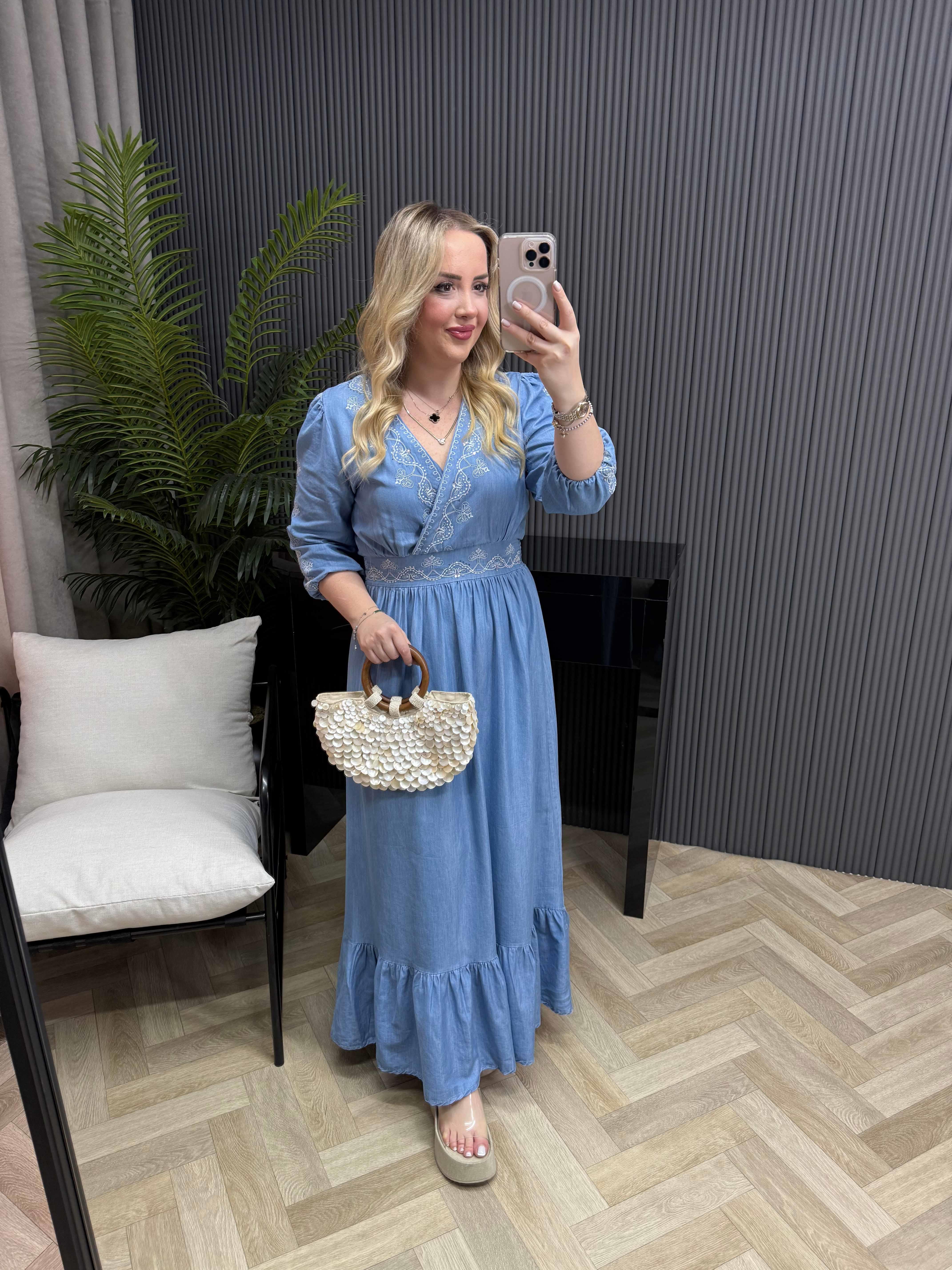 Nakı İşleme Ve Pullu İthal Denim Elbise