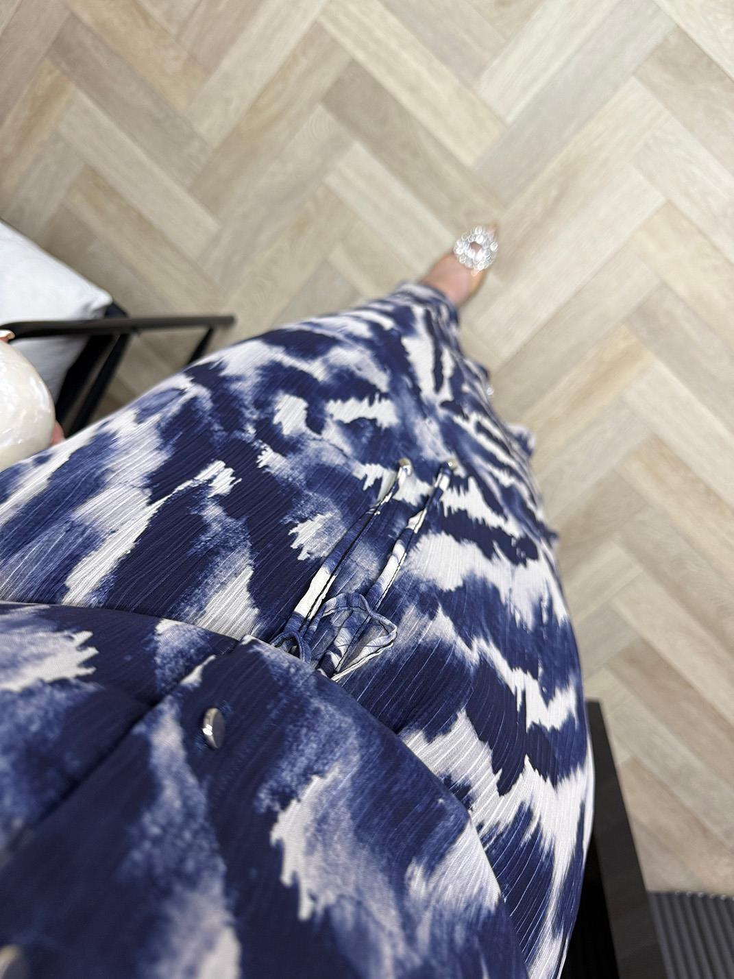 Özel Tasarım Zebra Belden Büzgülü Şifon Elbise Lacivert