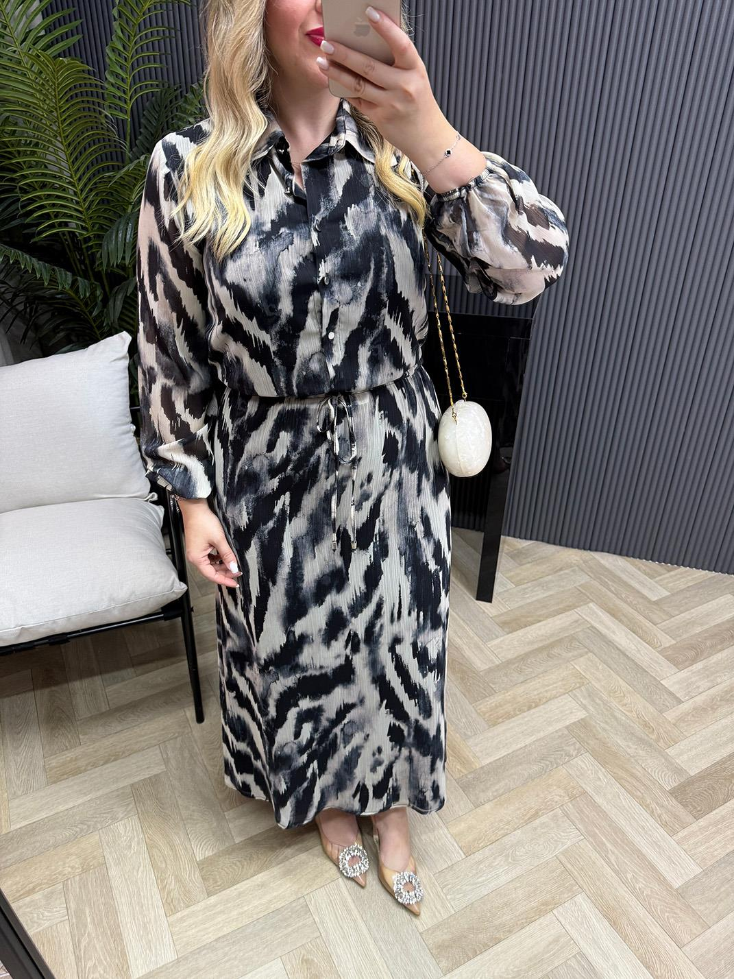 Özel Tasarım Zebra Belden Büzgülü Şifon Elbise Siyah