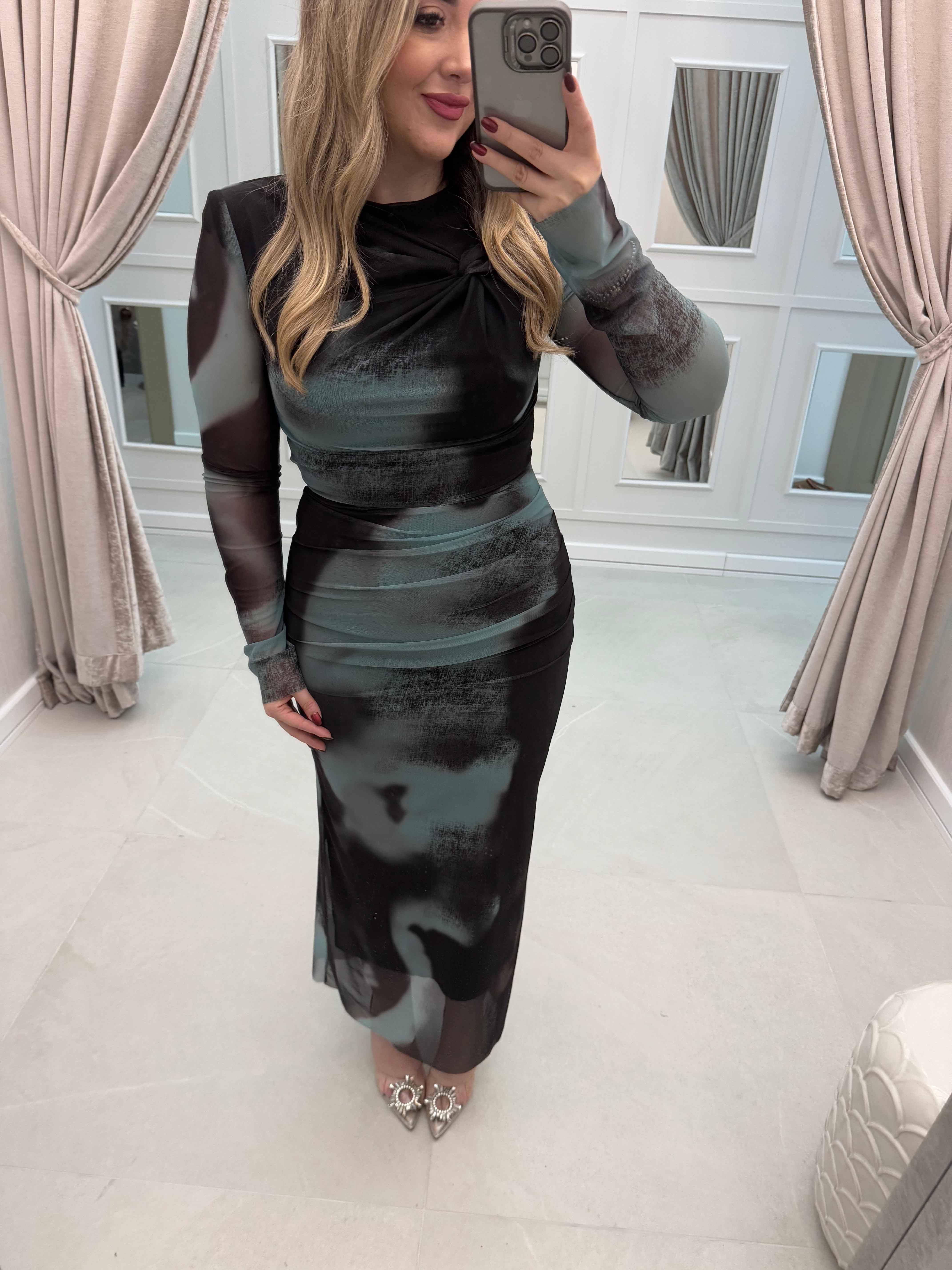 Paris Yaka Düğüm Detaylı Tasarım Tül Elbise