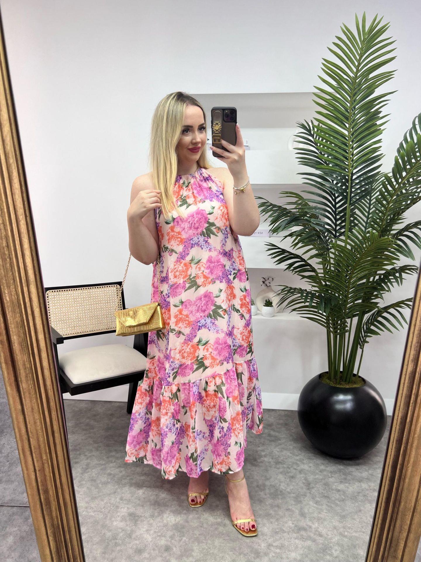 SARA HALTER YAKA PEMBE ÇİÇEKLİ ŞİFON ELBİSE