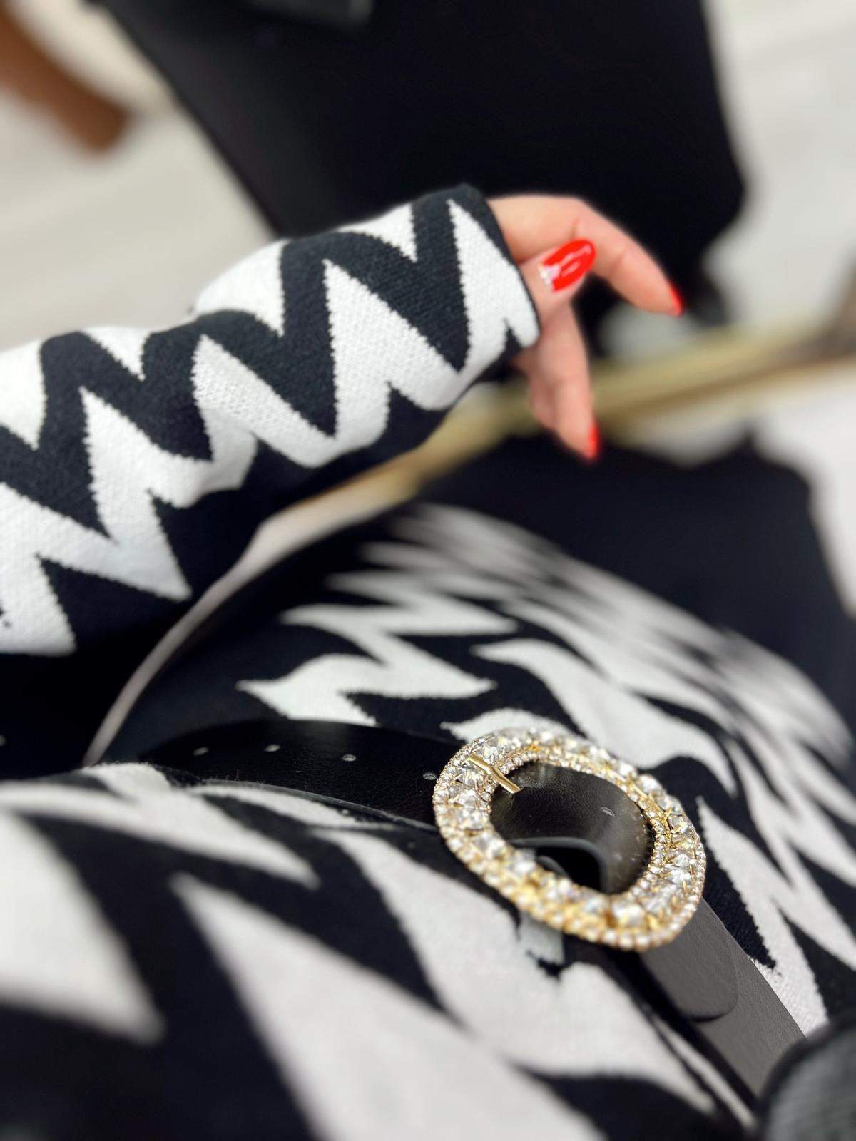 SİYAH BEYAZ ORJ MARKA KAZAK