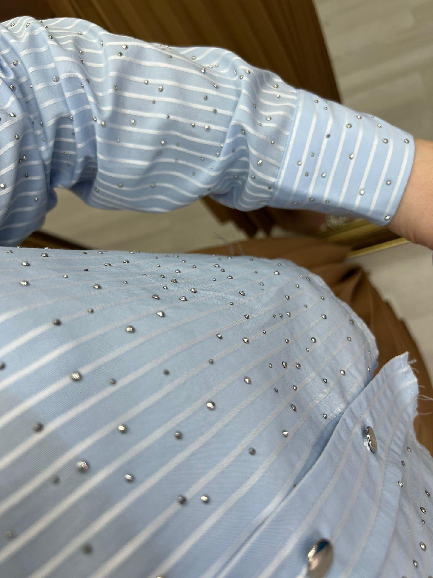 TAŞLİ MAVİ GÖMLEK