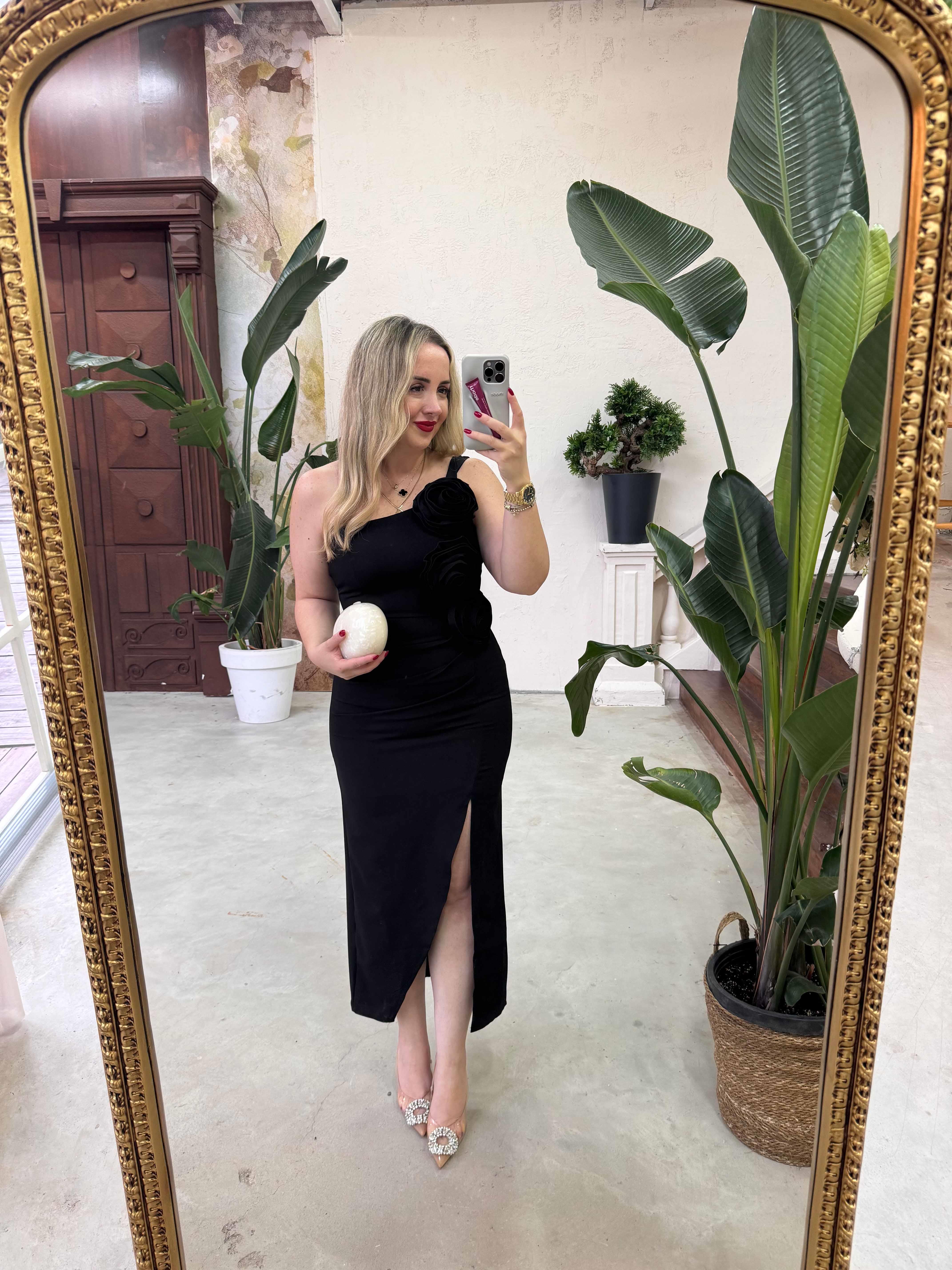 TEK KOL GÜL DETAYLI TASARIM KALEM ELBİSE SİYAH