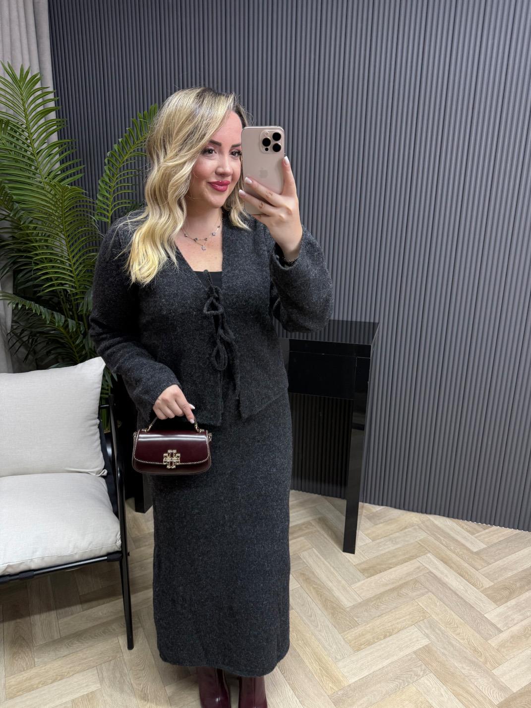 Tona Fiyonk Bağlamalı Etekli Triko Takım Antrasit