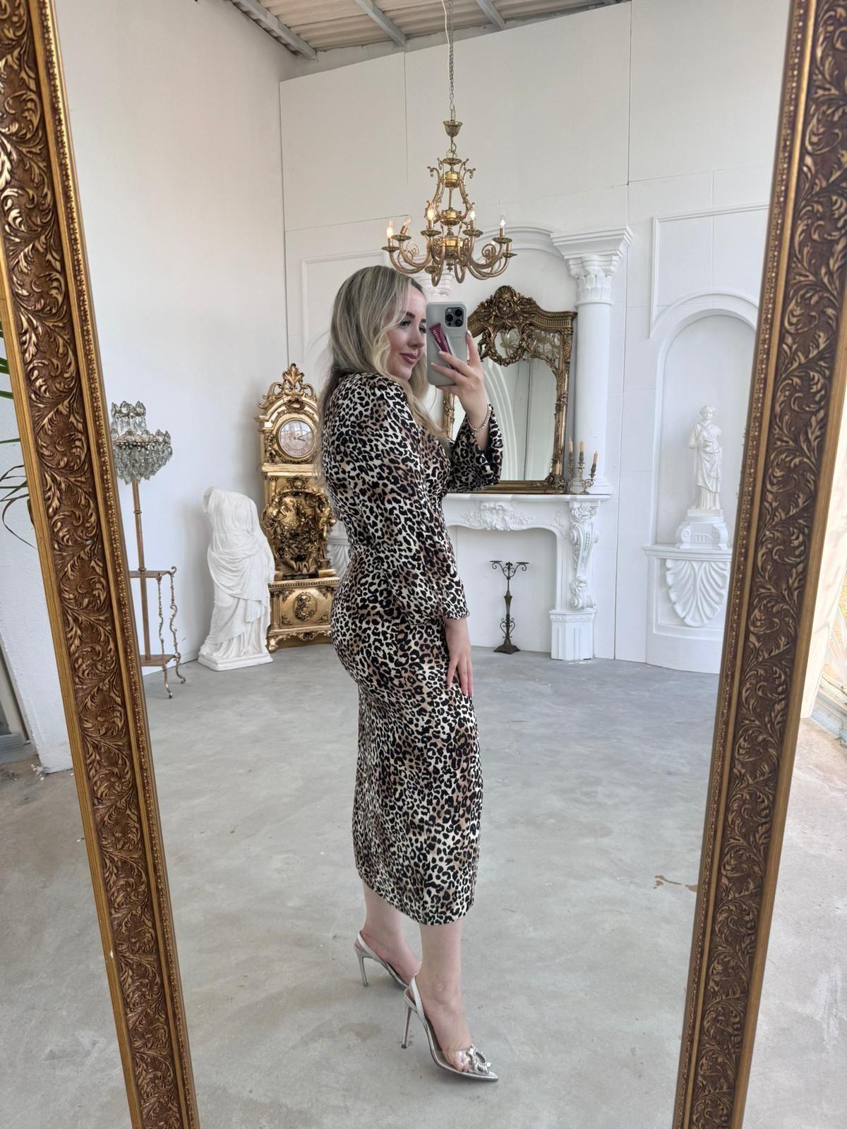 V YAKA LEOPAR SATEN ELBİSE