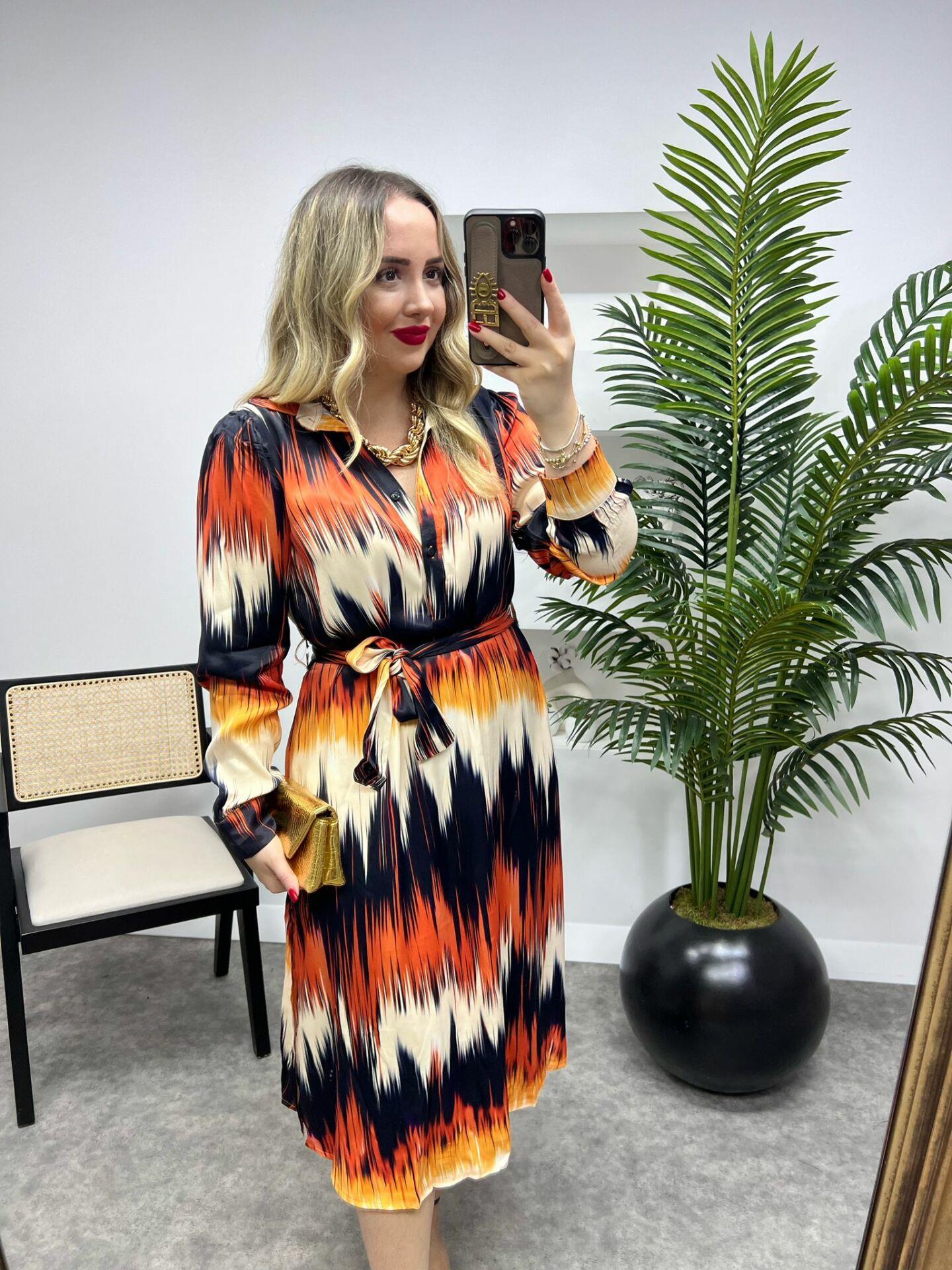 VATKALI ÖZEL TASARIM TURUNCU SİYAH DESENLİ SATEN ELBİSE