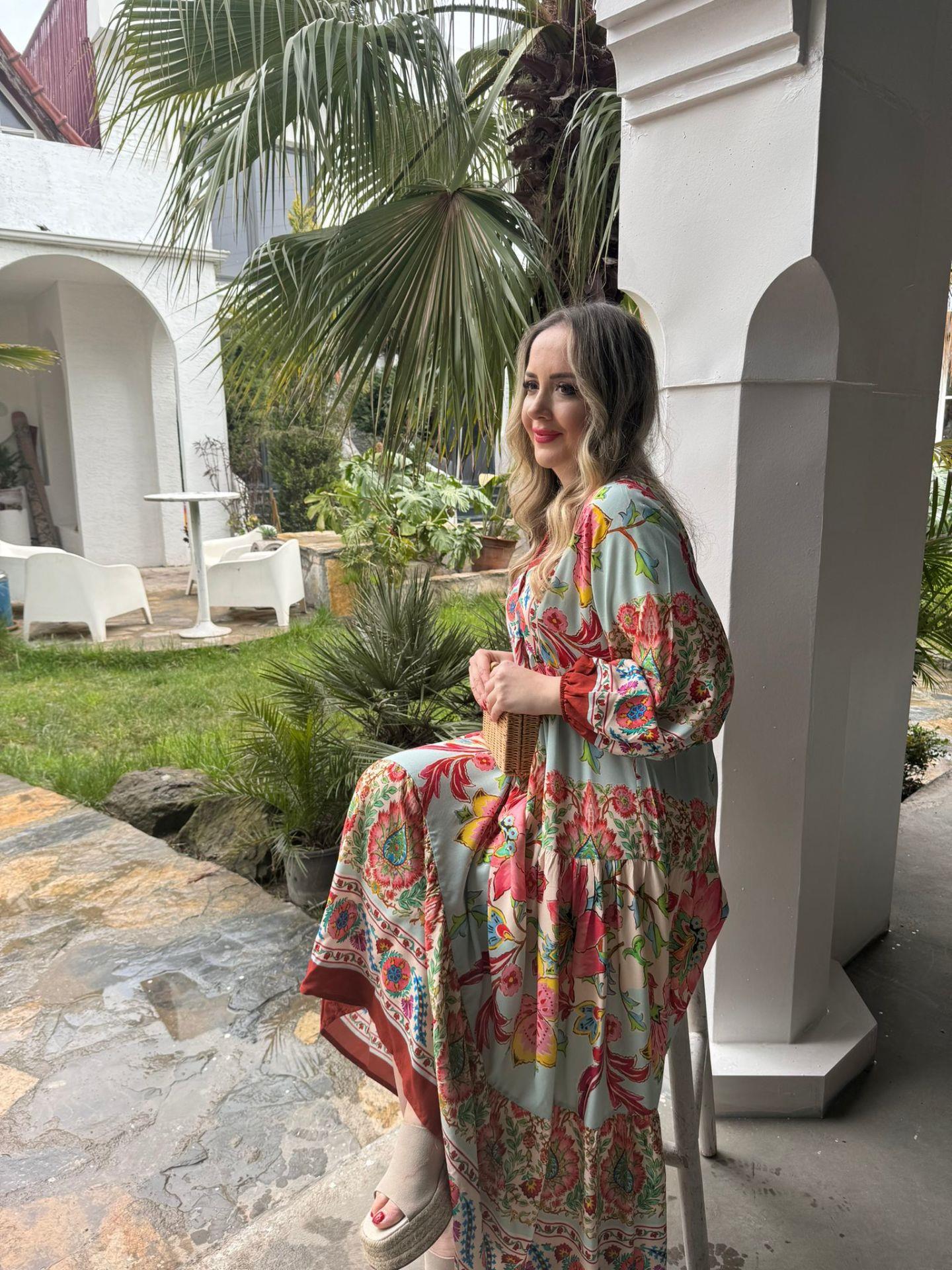 VİOLA KIRMIZI DESENLİ ELBİSE