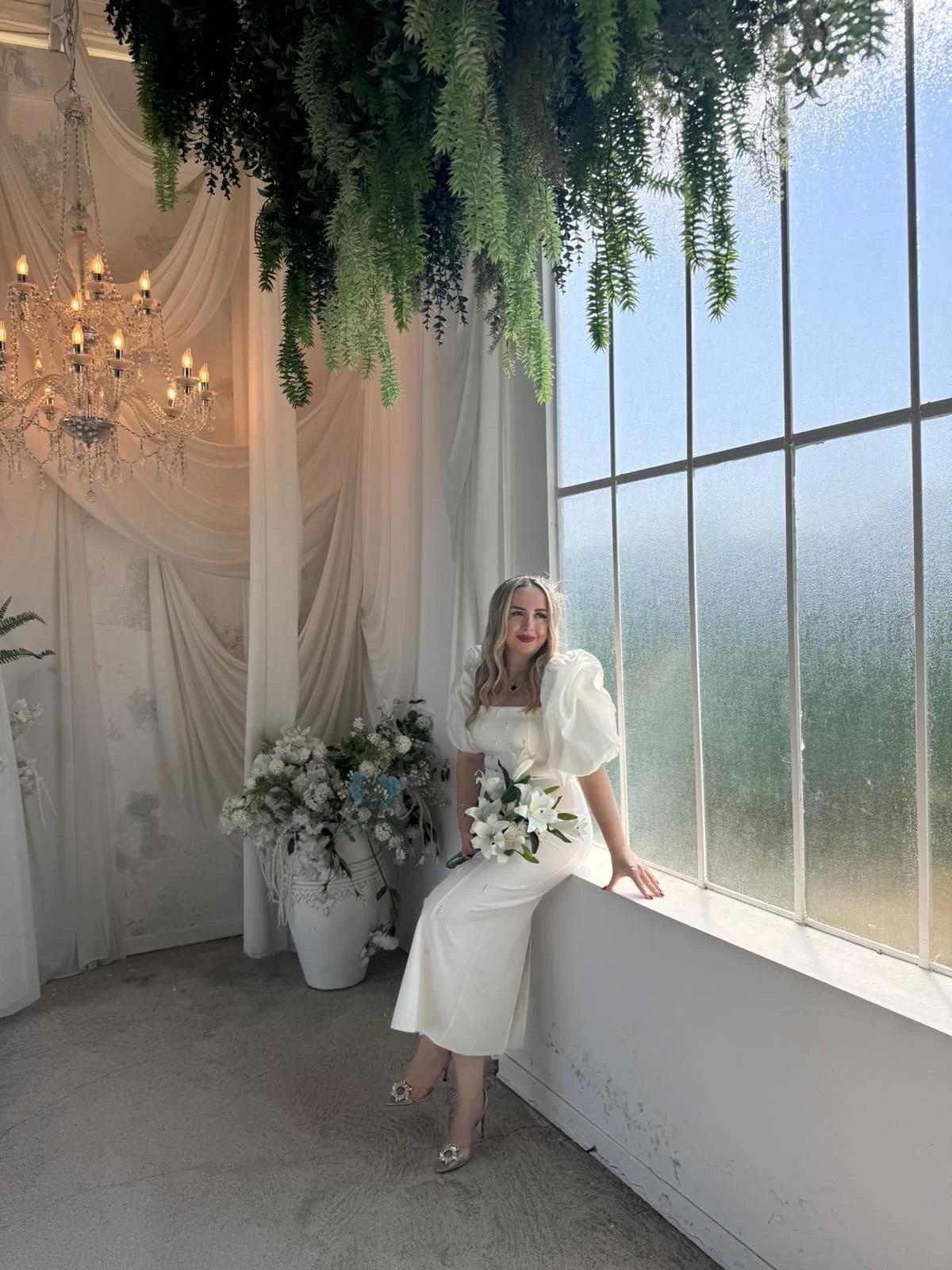 VİOLET İNCİ DETAY BALON KOL KALEM ELBİSE BEYAZ