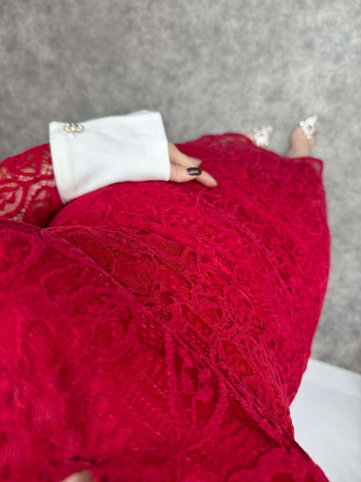 YAKA VE KOL DETAYLI TASARIM ELBİSE KIRMIZI