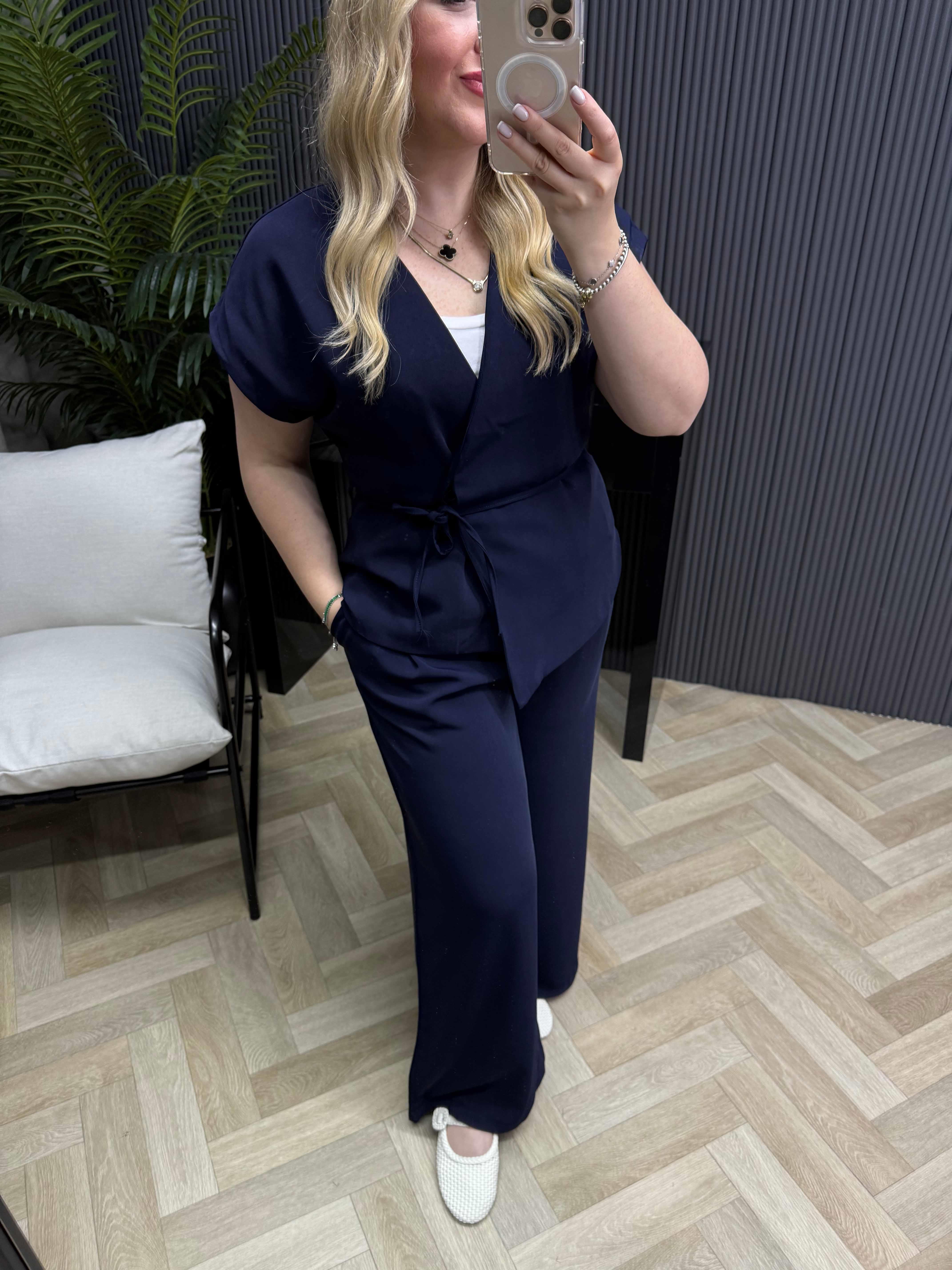 Yelekli Kuşaklı Palazzo Pantolonlu Takım Lacivert