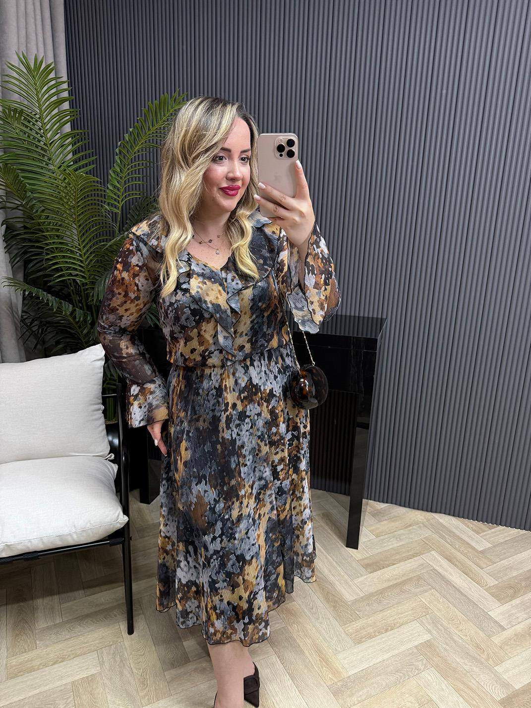 Yoryo Yaka Bağcıklı Volanlı Şifon Elbise