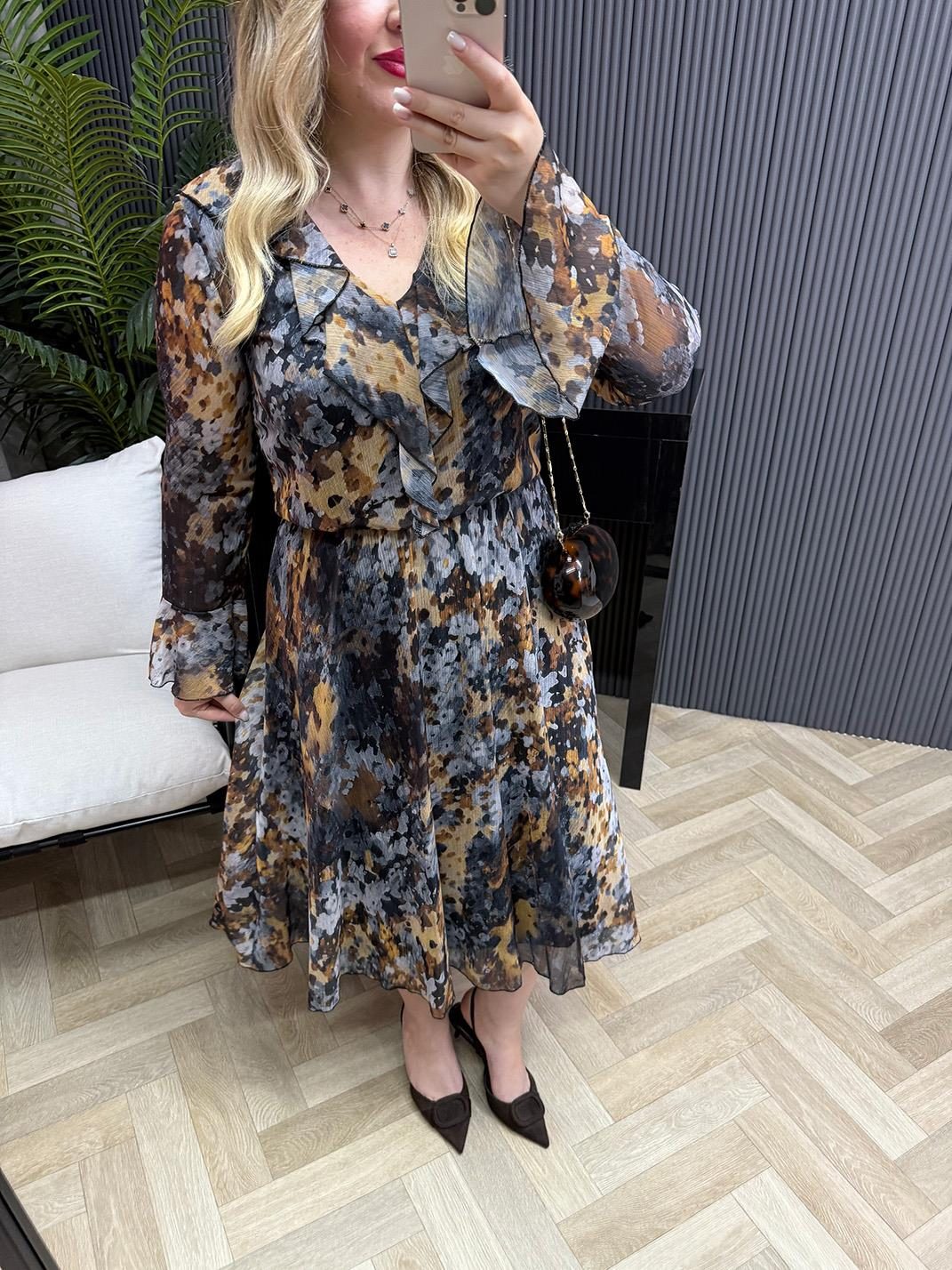 Yoryo Yaka Bağcıklı Volanlı Şifon Elbise