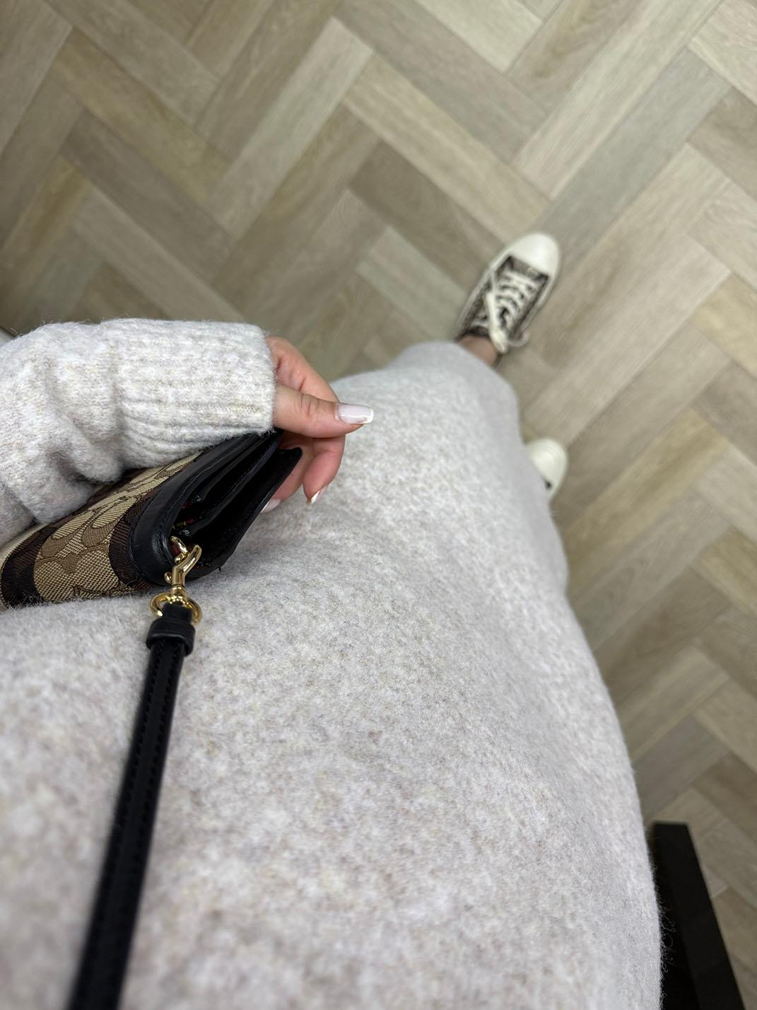 Yumoş Dokuda Triko Elbiseler Ekru