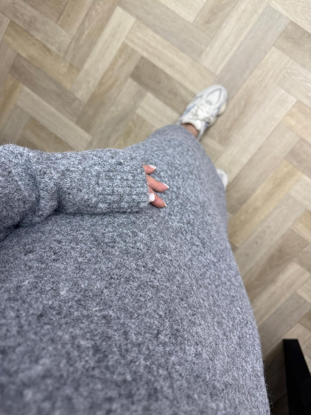 Yumoş Dokuda Triko Elbiseler Gri