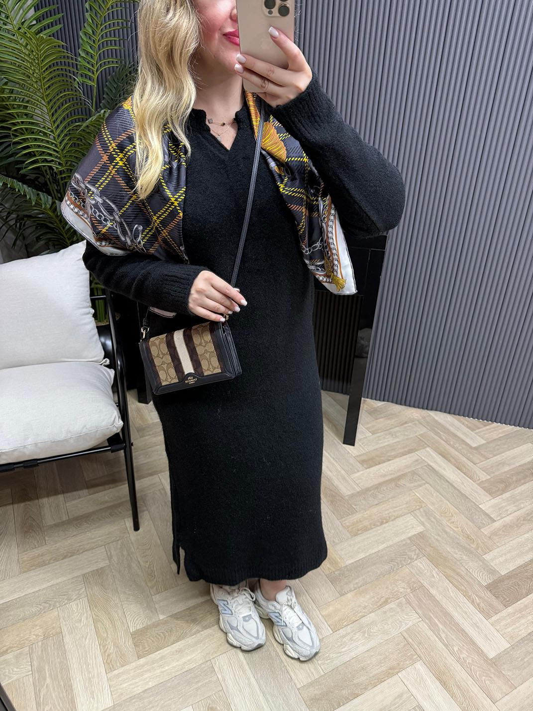 Yumoş Dokuda Triko Elbiseler Siyah