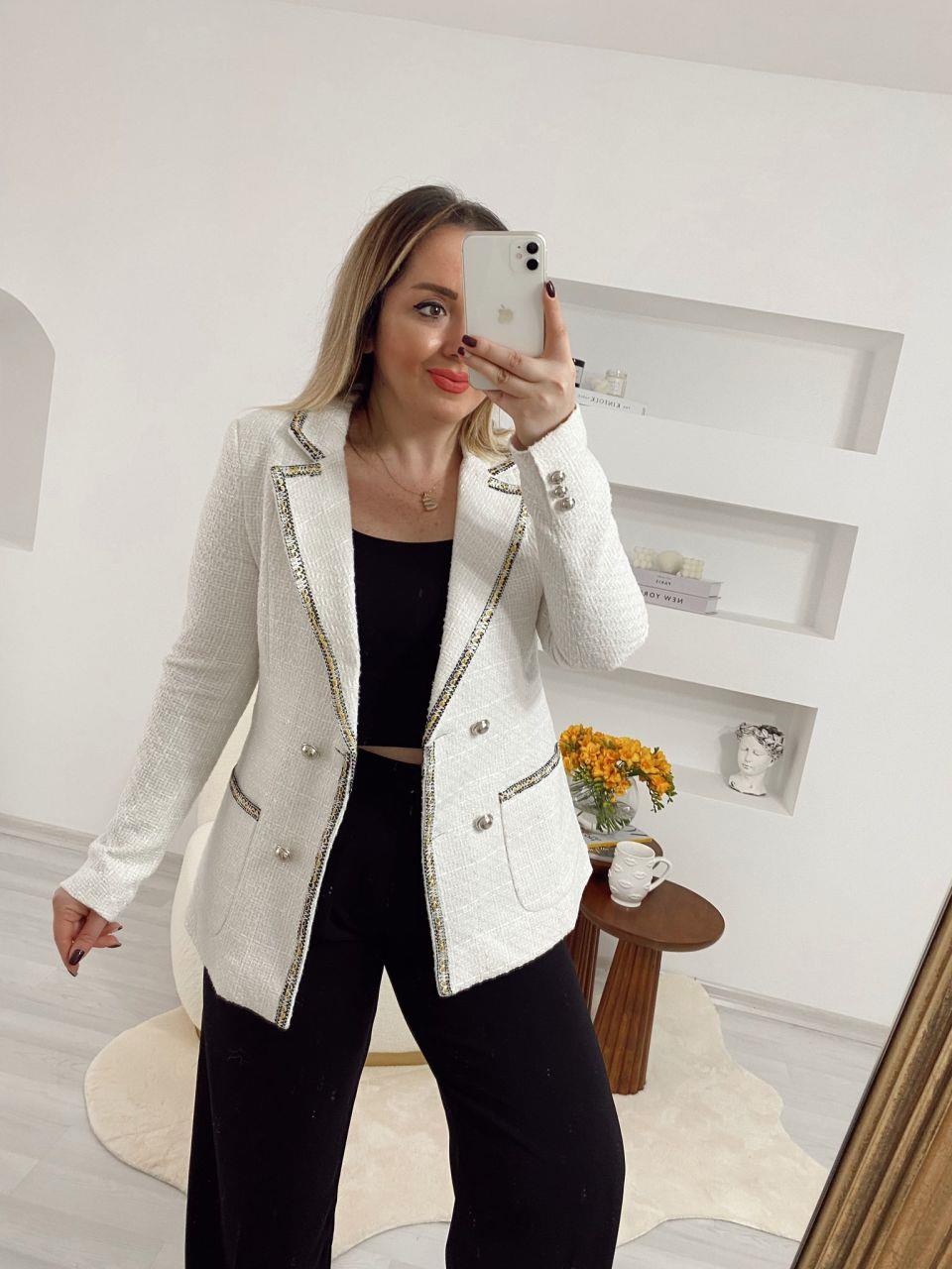 ZARA MODEL BEYAZ DÜĞMELİ TÜVİT CEKET