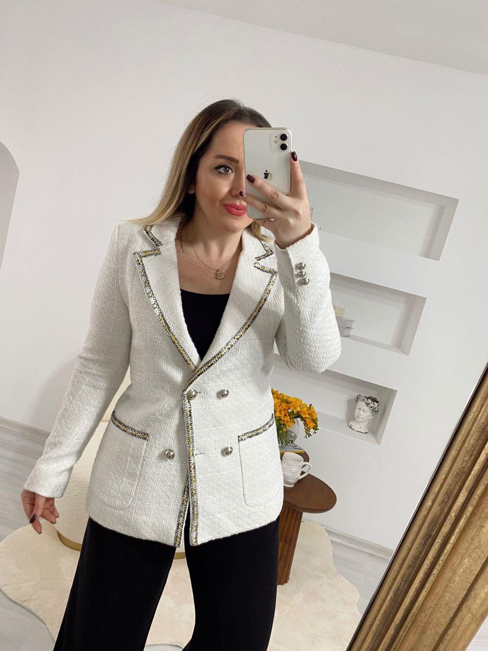 ZARA MODEL BEYAZ DÜĞMELİ TÜVİT CEKET