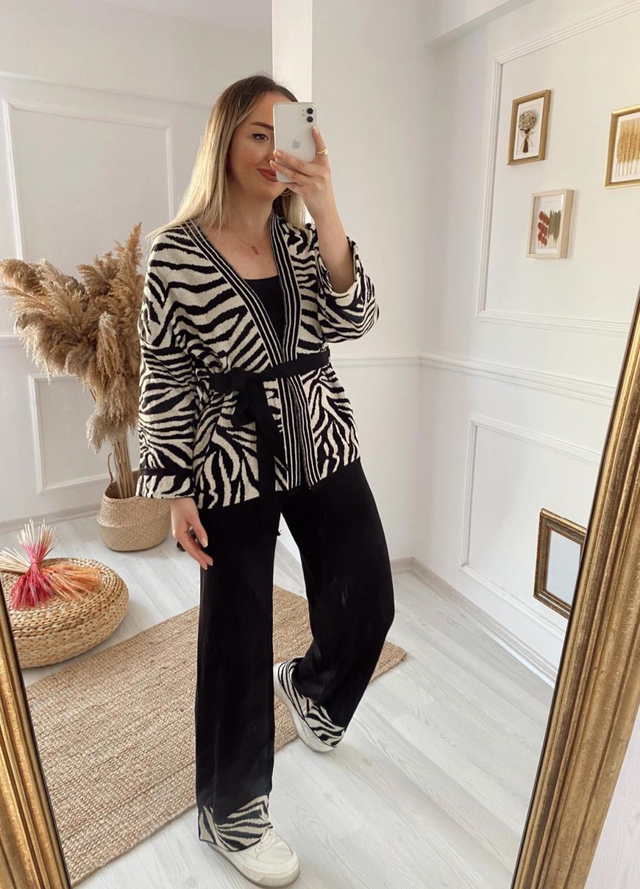ZEBRA KUŞAKLI SİYAH TRİKO TAKIM