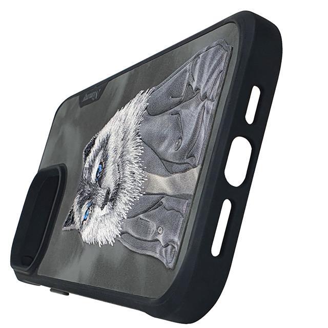 NIM iPhone 14 Pro Max Suni Deri Üstüne Gerçek Nakış İşlemeli Kıyafet Kurt Detaylı 3D Fashion Pet Wolf Kılıf