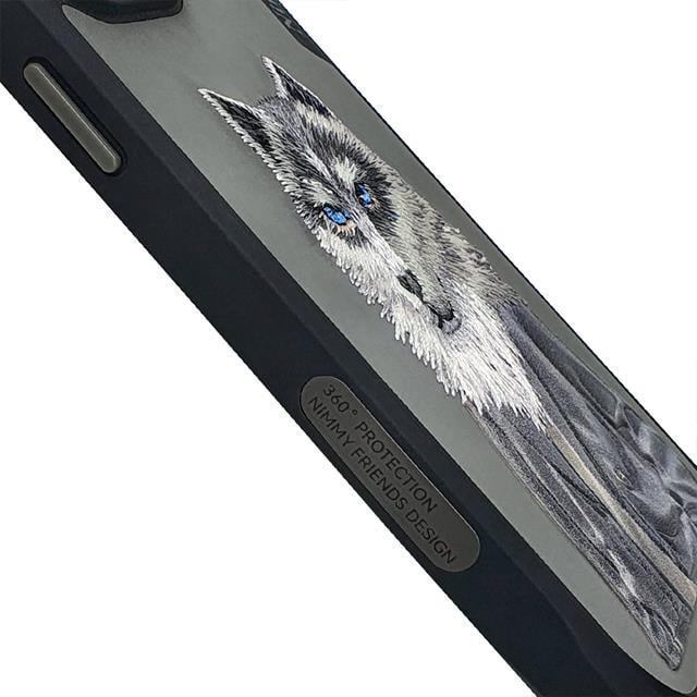 NIM iPhone 14 Pro Max Suni Deri Üstüne Gerçek Nakış İşlemeli Kıyafet Kurt Detaylı 3D Fashion Pet Wolf Kılıf