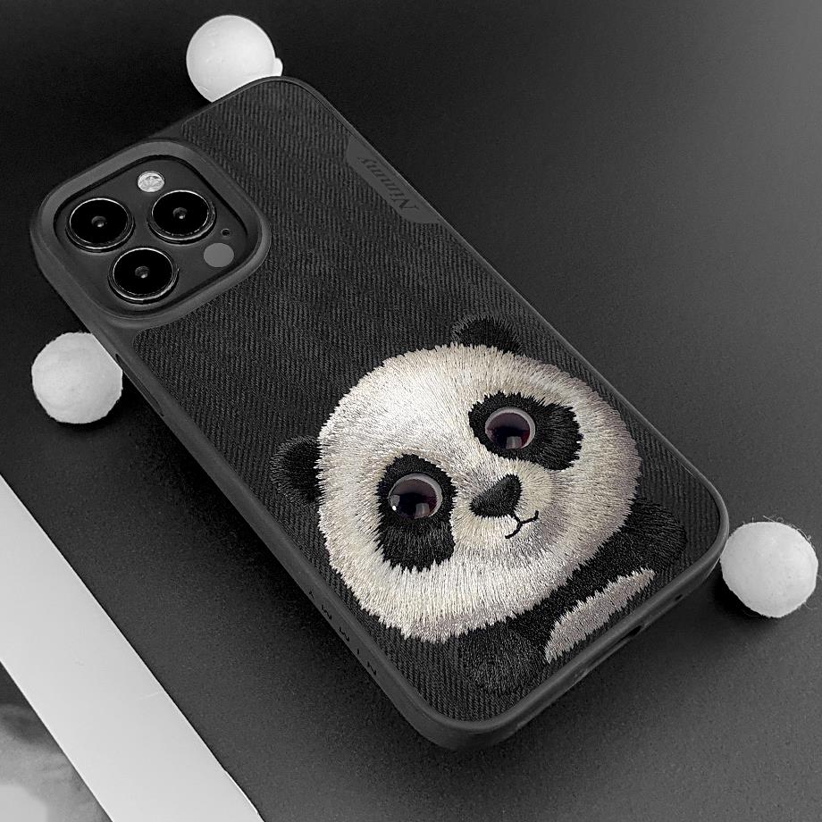 NIMMY iPhone 15 Pro 3D Gerçek Nakış İşlemeli Panda Kabartmalı Göz Detaylı Big Eyes Silikon Kılıf