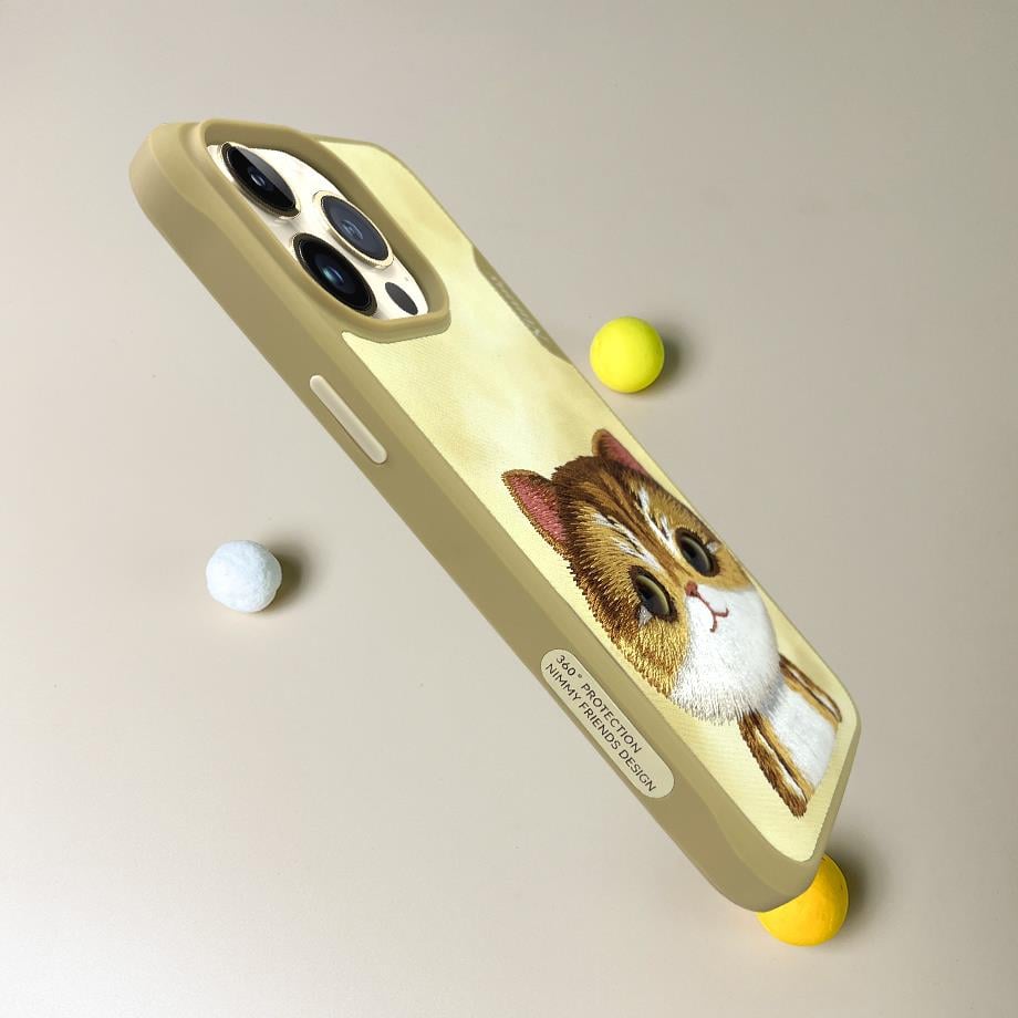 NIMMY iPhone 15 Pro Max 3D Gerçek Nakış İşlemeli Kedi Kabartmalı Göz Detaylı Big Eyes Silikon Kılıf