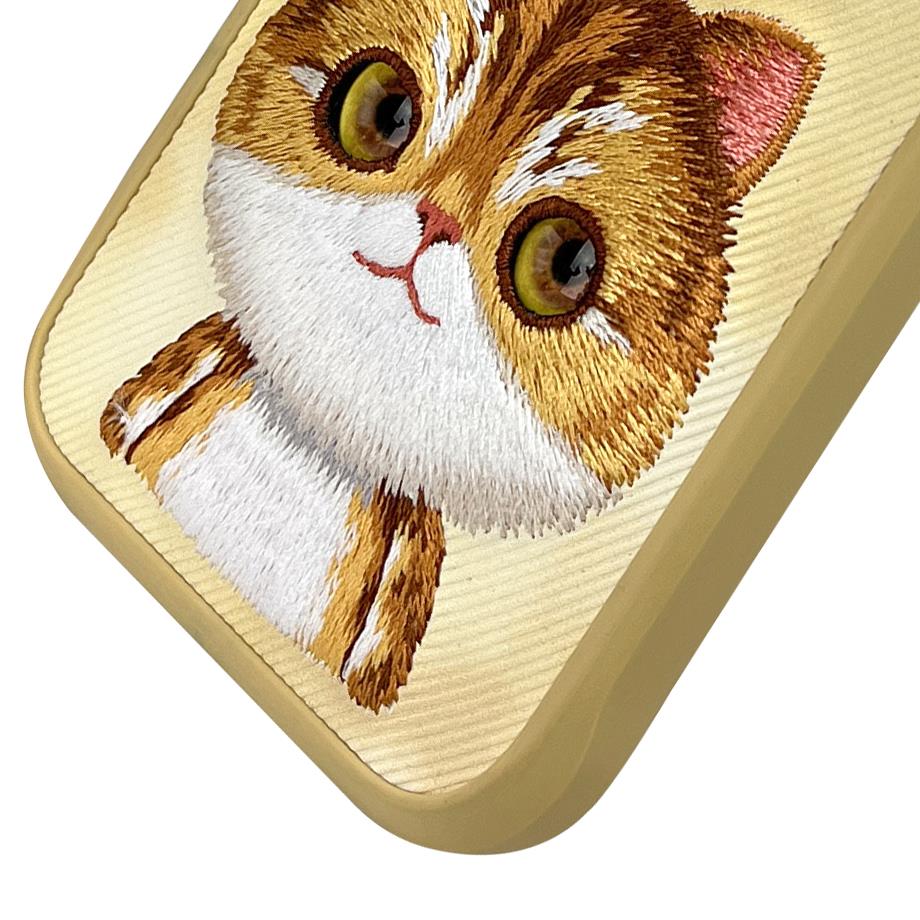 NIMMY iPhone 16 Pro Max 3D Gerçek Nakış İşlemeli Kedi Kabartmalı Göz Detaylı Big Eyes Silikon Kılıf