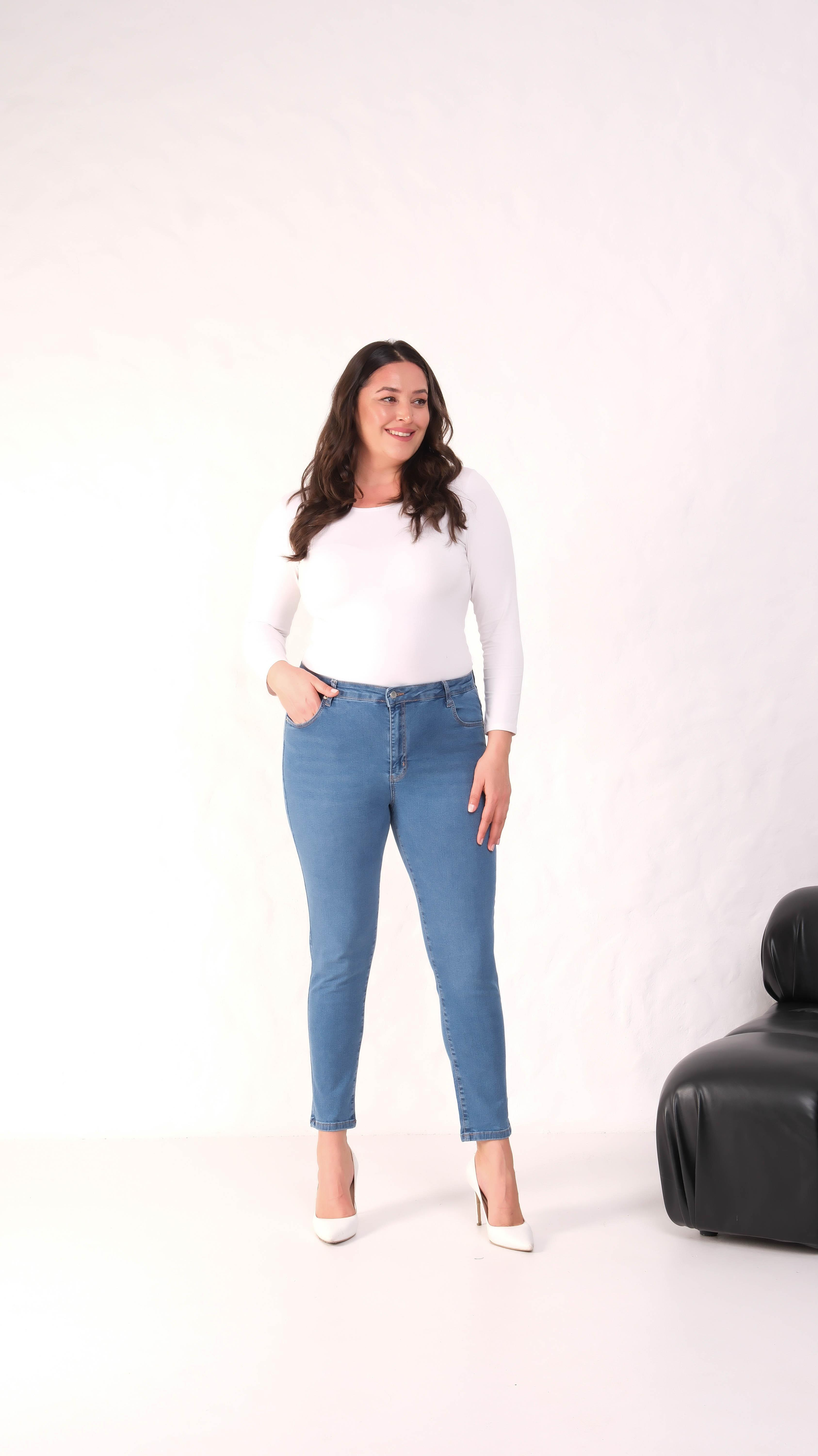 LACARINOYüksek Bel Battal Kesim Dar Paça Blue Jean Pantolon