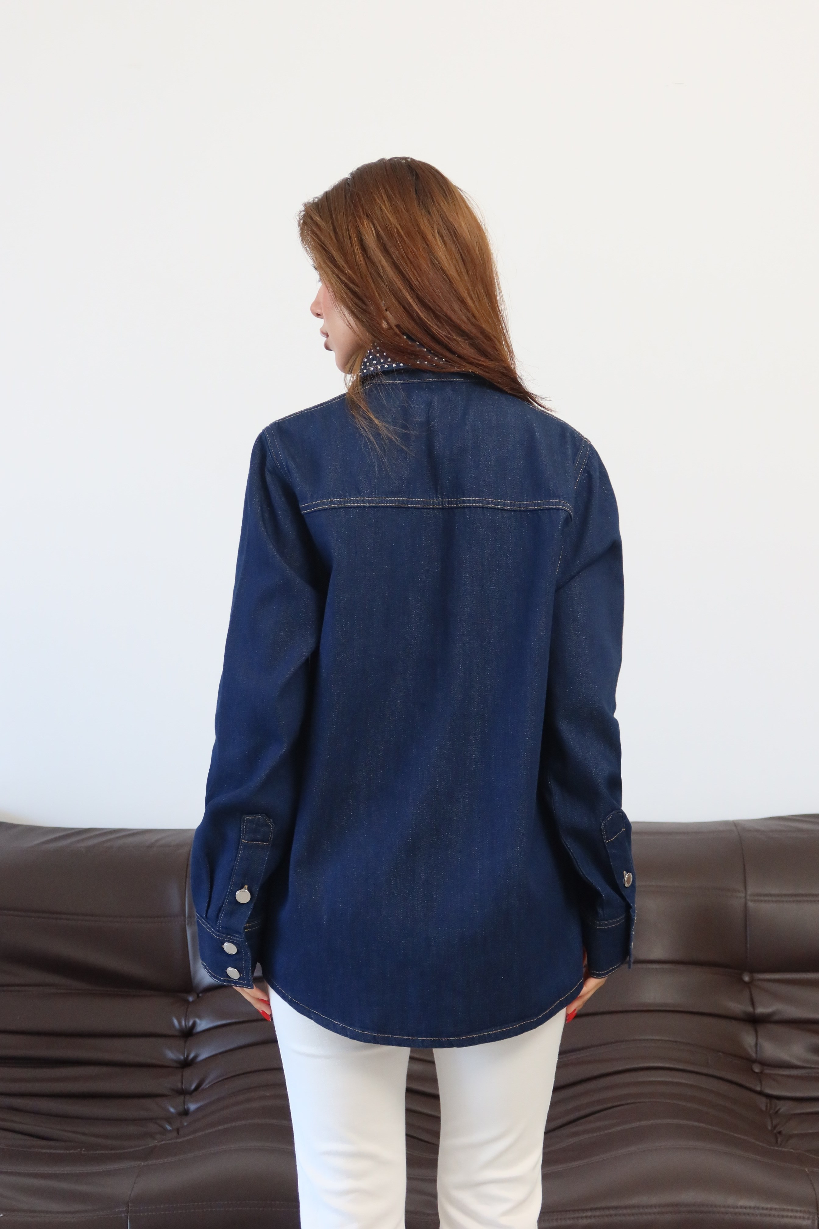 LACARINOKadın Yaka Cep Taş Detaylı Rinse Denim Gömlek