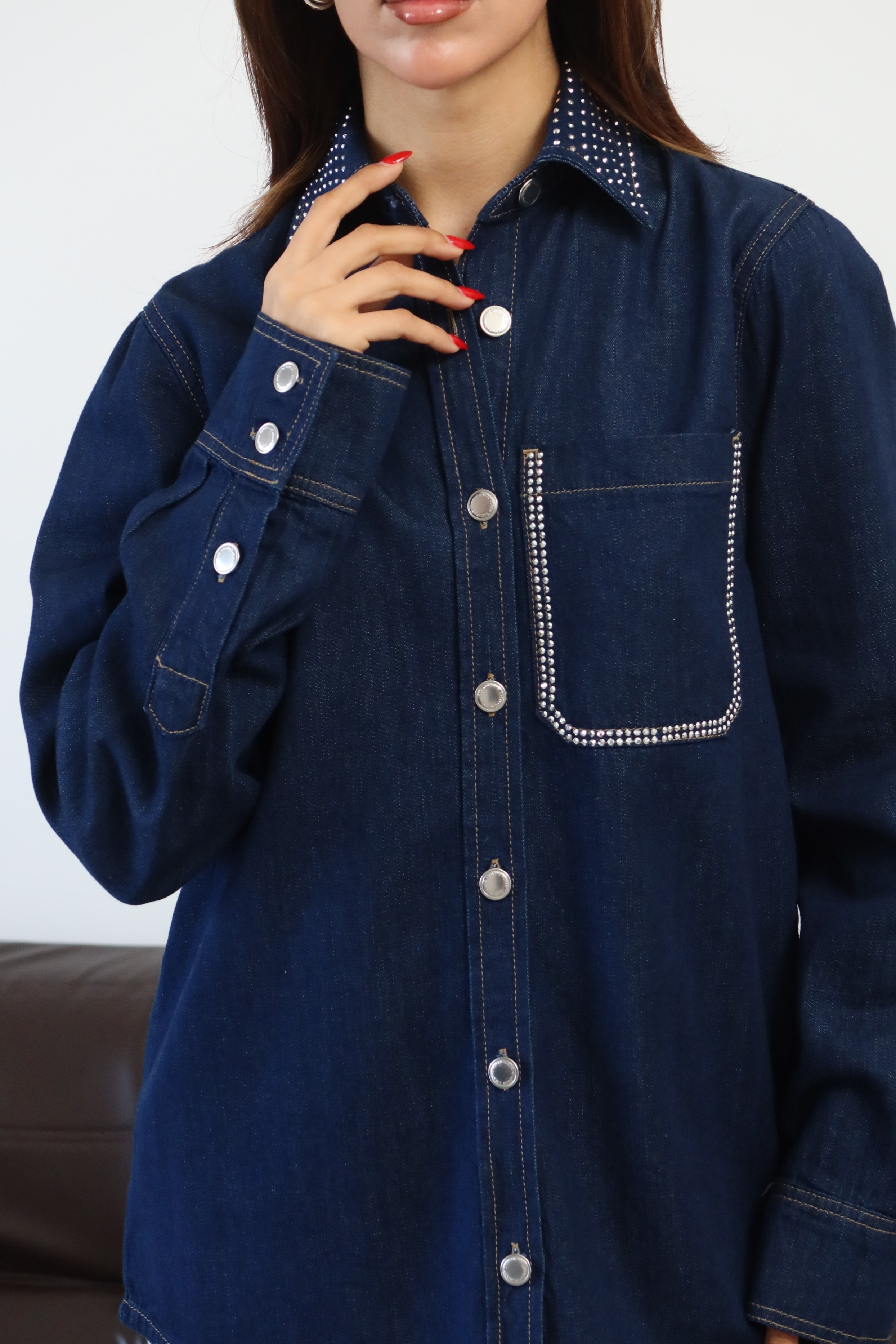 LACARINOKadın Yaka Cep Taş Detaylı Rinse Denim Gömlek