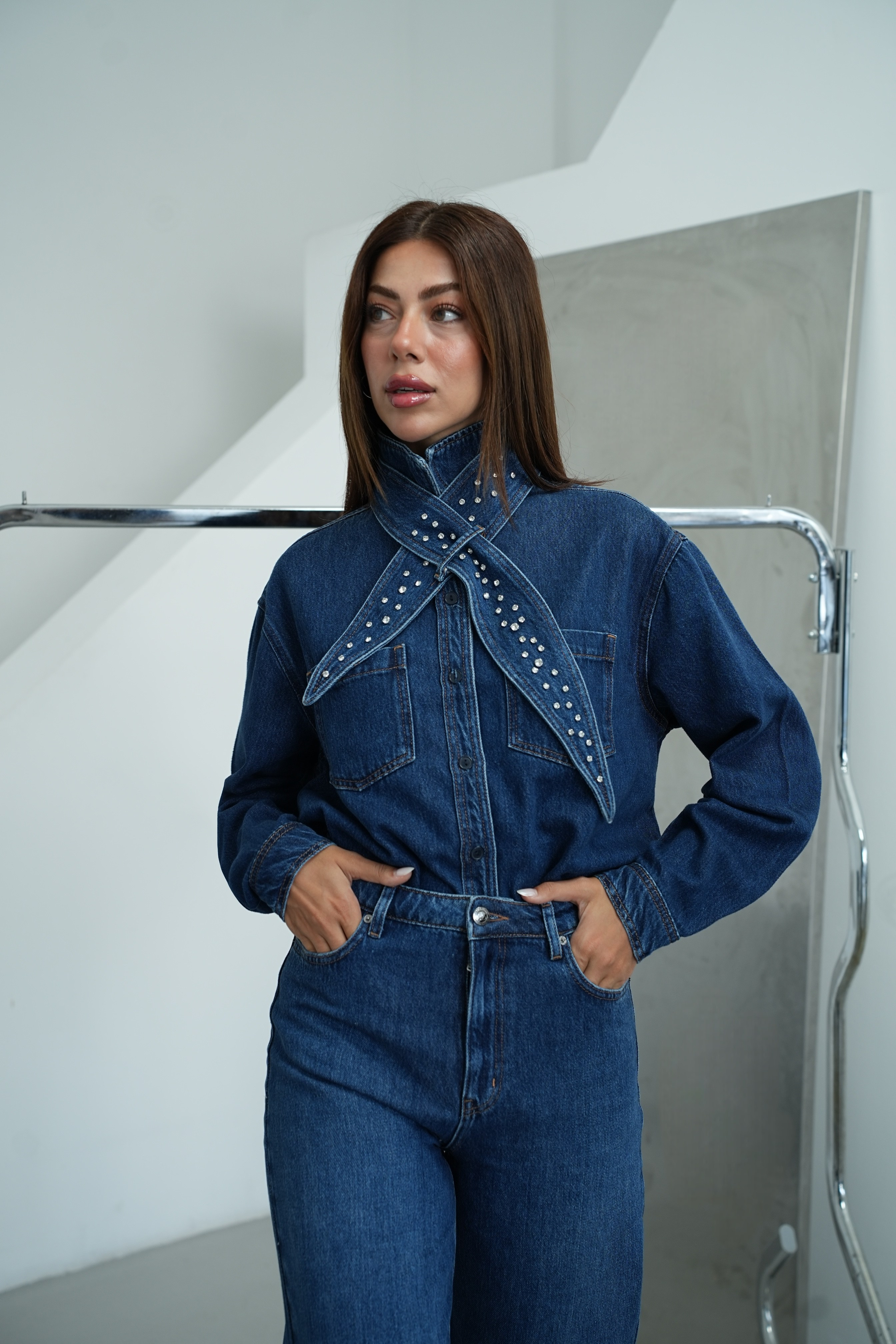 LACARINOYaka Çıkartılabilir Taş Detaylı Cep Detaylı Dark Blue Jean Gömlek 