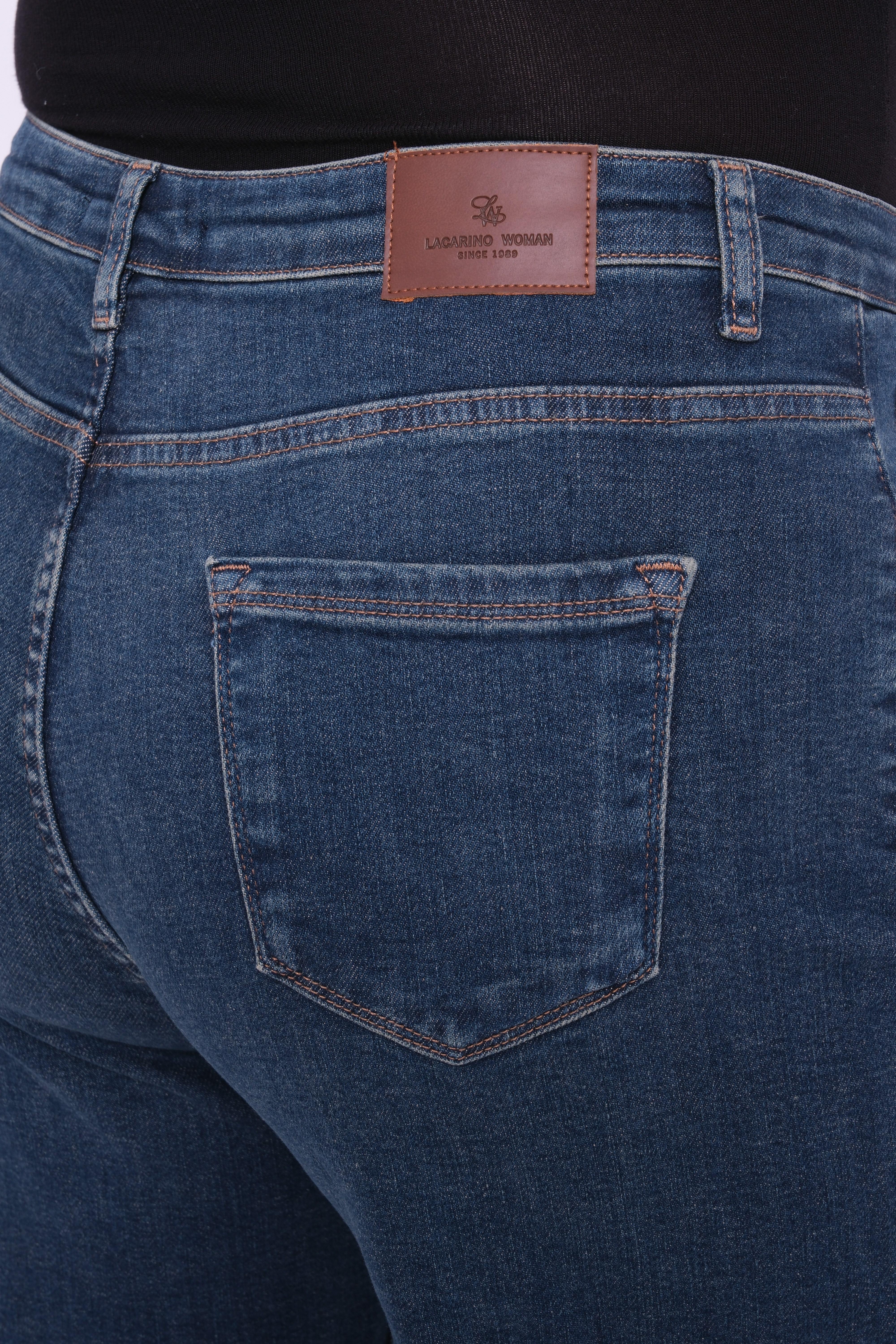LACARINOHigh-Waisted Plus Size Relaxed Fit Jeans in Brown Tint