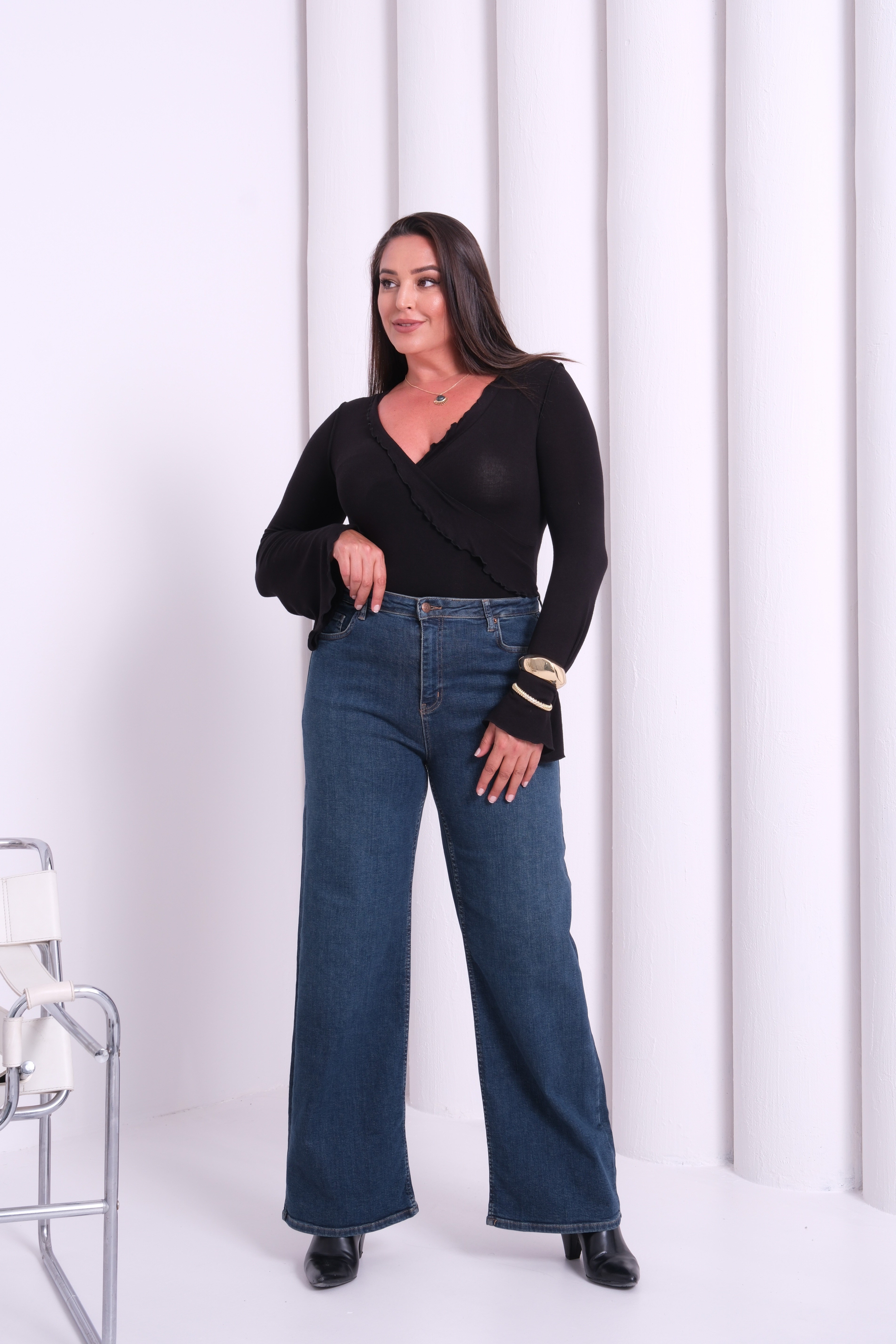 LACARINOHigh-Waisted Plus Size Relaxed Fit Jeans in Brown Tint