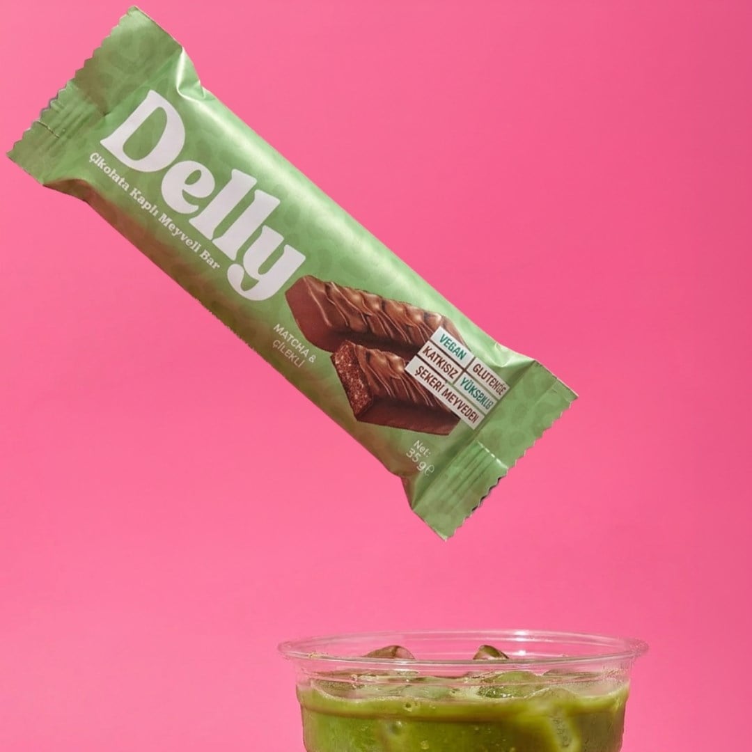 Çikolata Kaplı Matcha & Çilekli Meyveli Bar