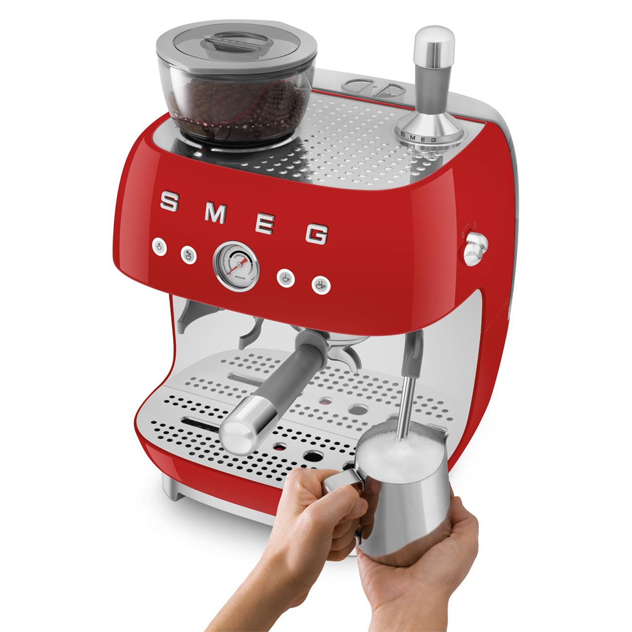 KIRMIZI ÖĞÜTÜCÜLÜ ESPRESSO KAHVE MAKİNESİ