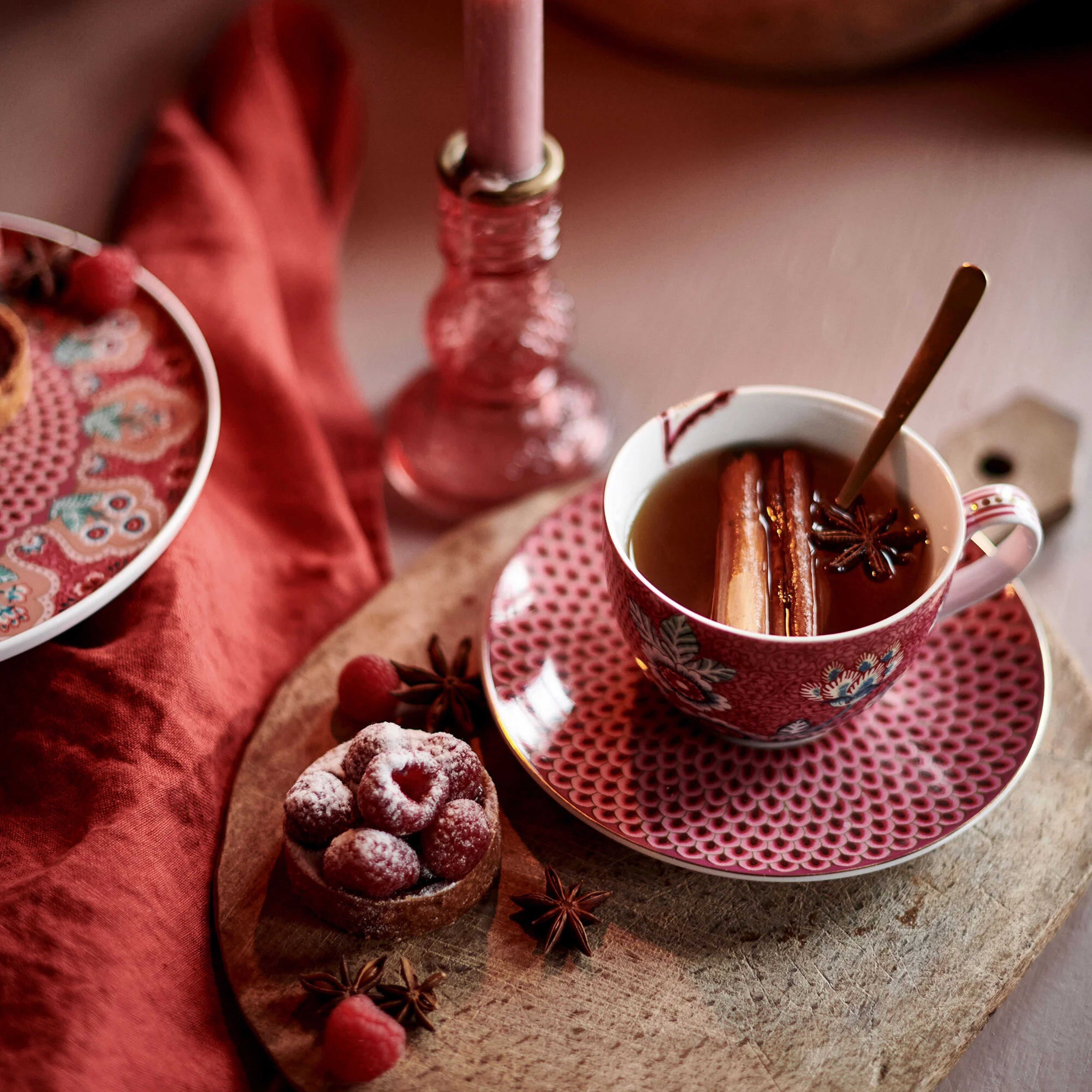 Kırmızı Porselen Çay Fincan Seti