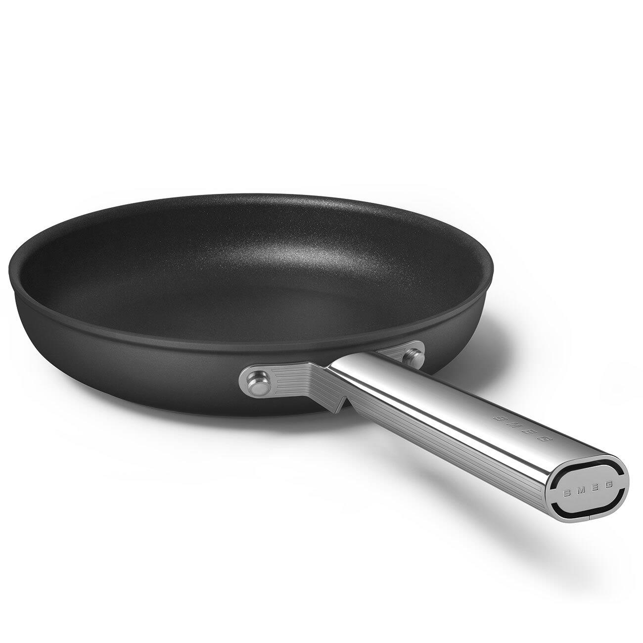 SMEG Cookware 50'S Style Siyah Tava 24 cm 4,5 mm taban kalınlığı, 1,9 lt hacim