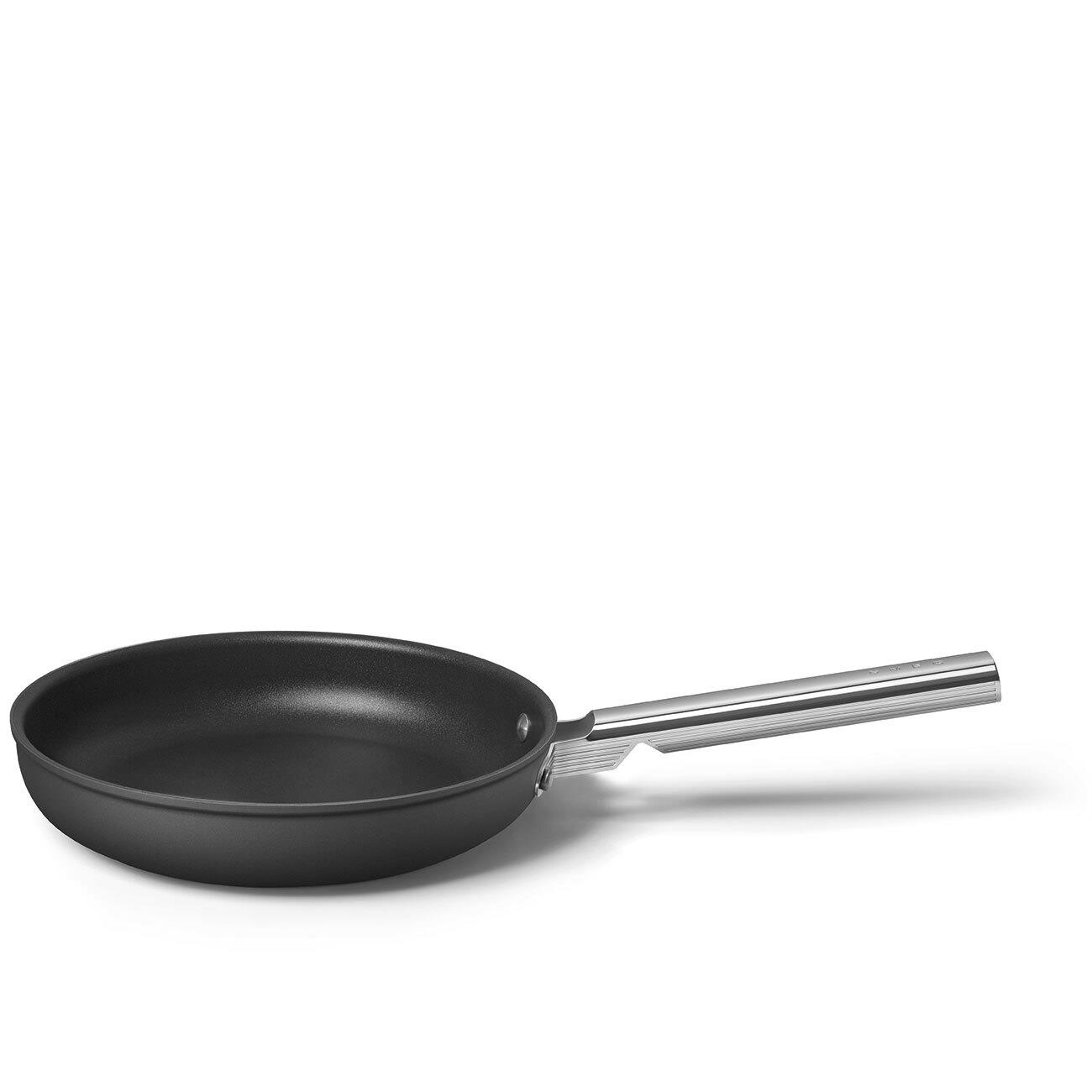 SMEG Cookware 50'S Style Siyah Tava 26 cm 4.5 mm taban kalınlığı, 2.3 lt hacim
